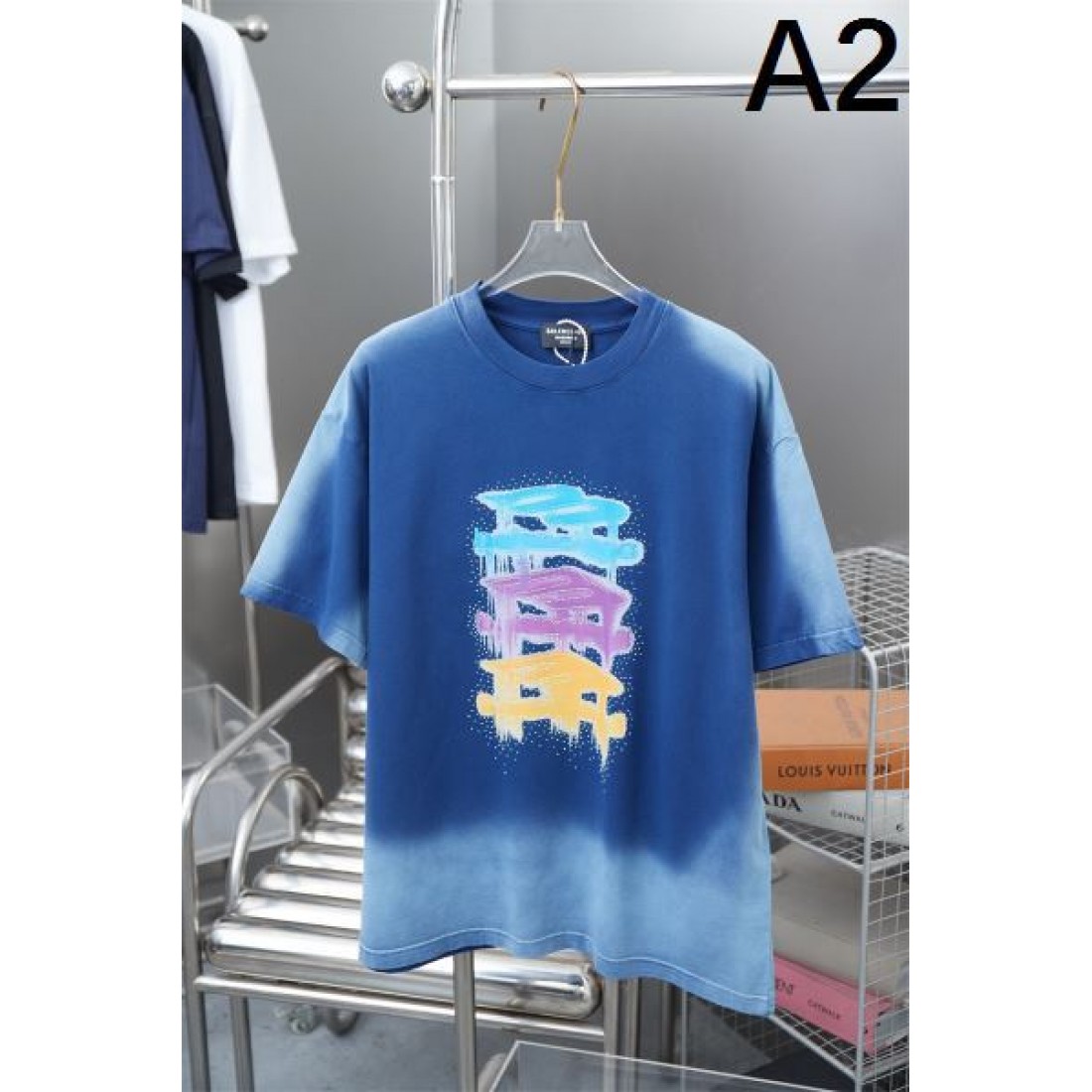 2025SS 半袖Tシャツ BALENCIAGA バレンシアガ コピー 高級感漂うデザイン - 画像 (3)
