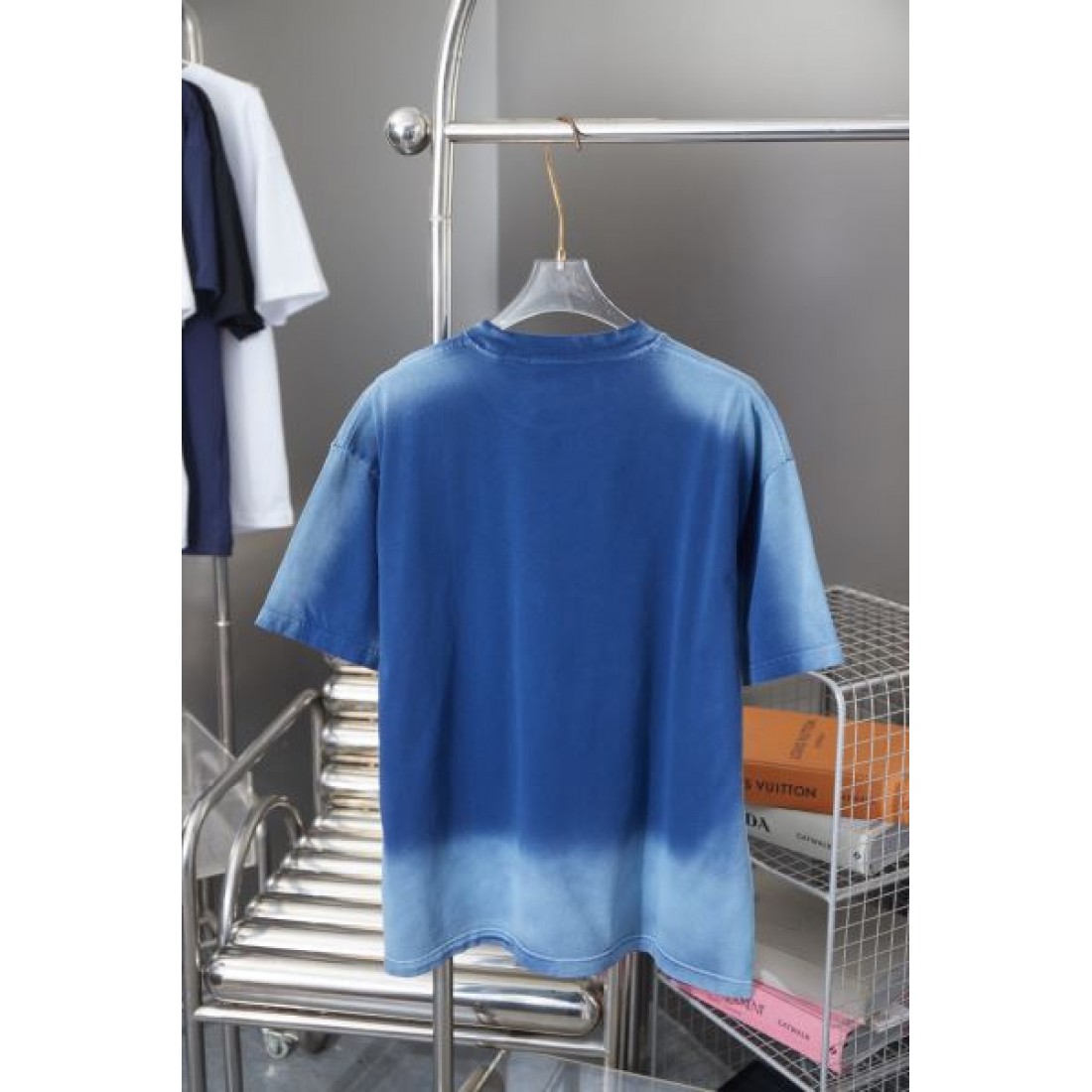 2025SS 半袖Tシャツ BALENCIAGA バレンシアガ コピー 海外セレブ風コーデ - 画像 (5)