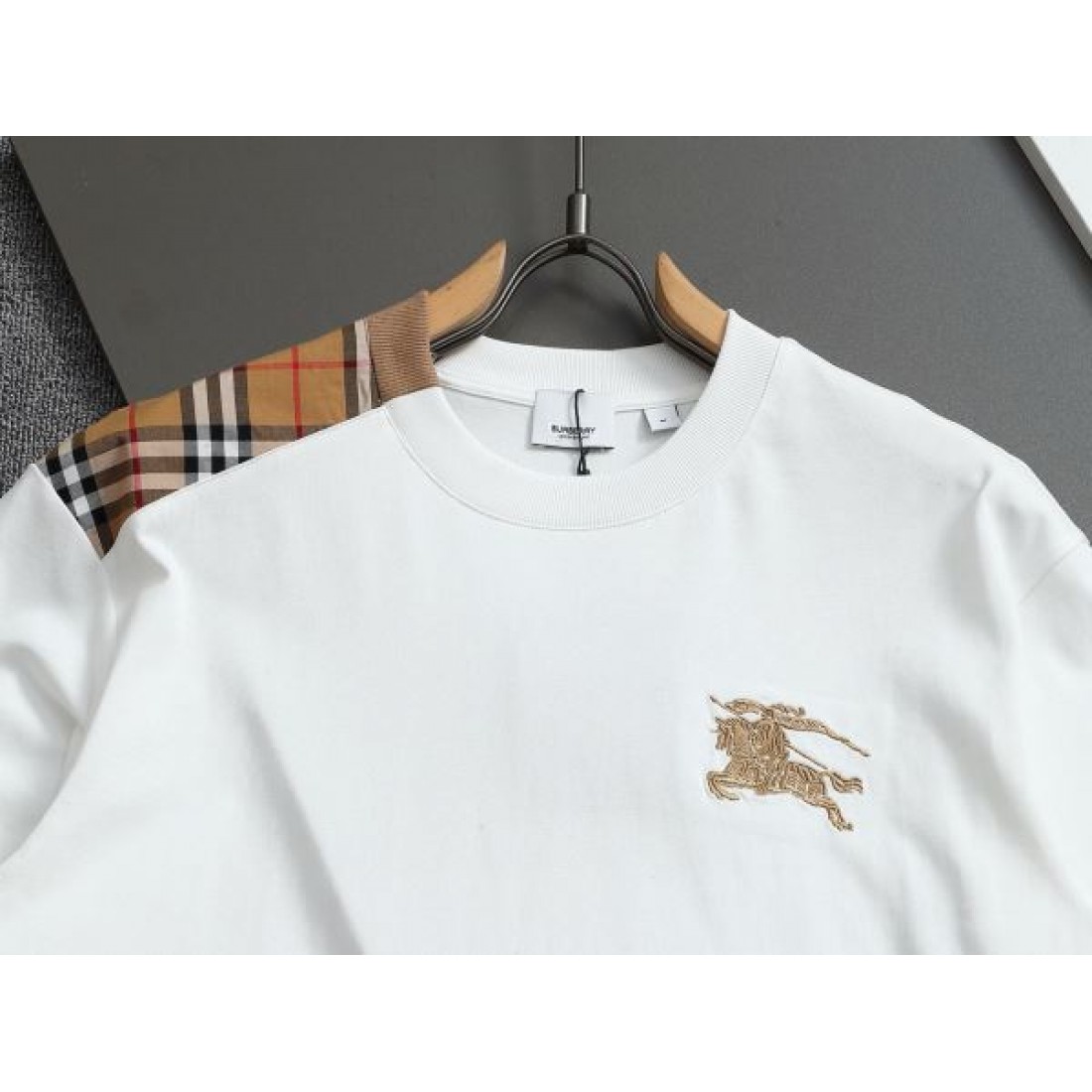 2025SS 半袖Tシャツ BURBERRY バーバリー コピー 一瞬で華やぐ - 画像 (5)