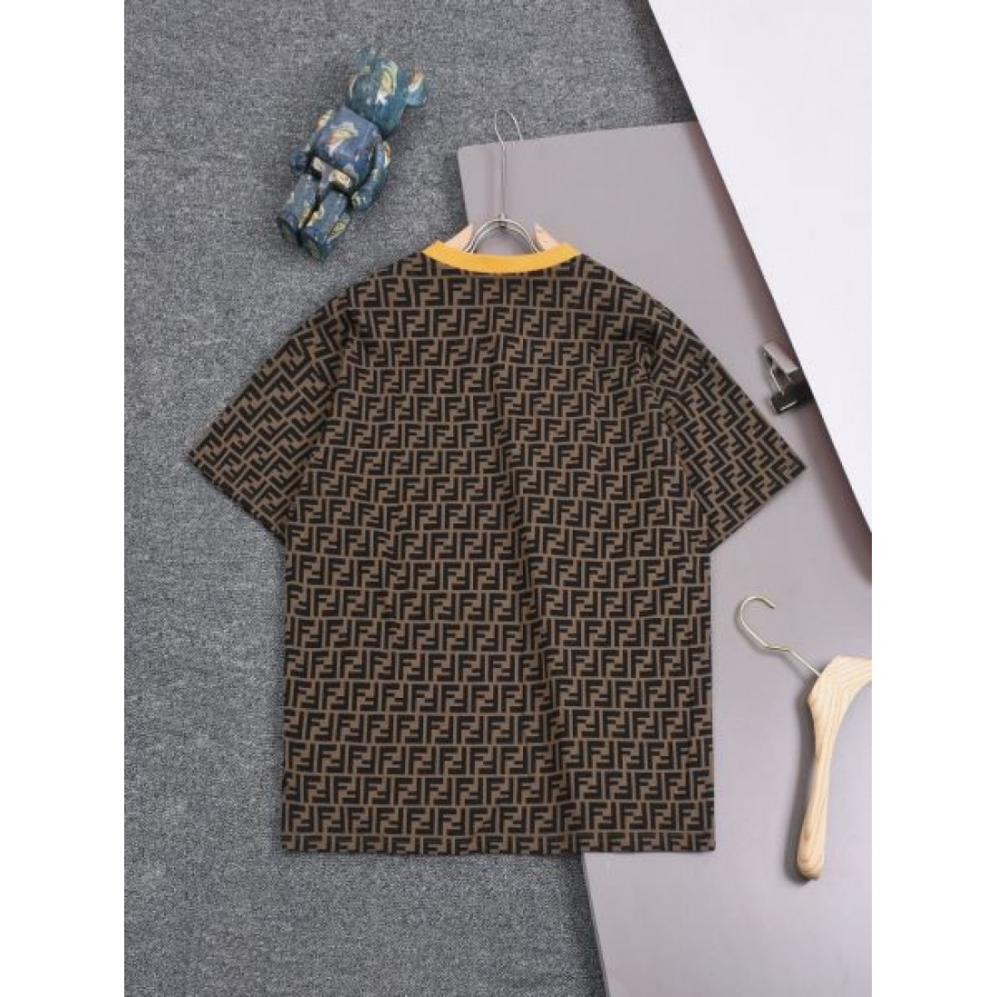2025SS 半袖Tシャツ FENDI フェンデイ コピー シーズンの流行にチェック - 画像 (4)