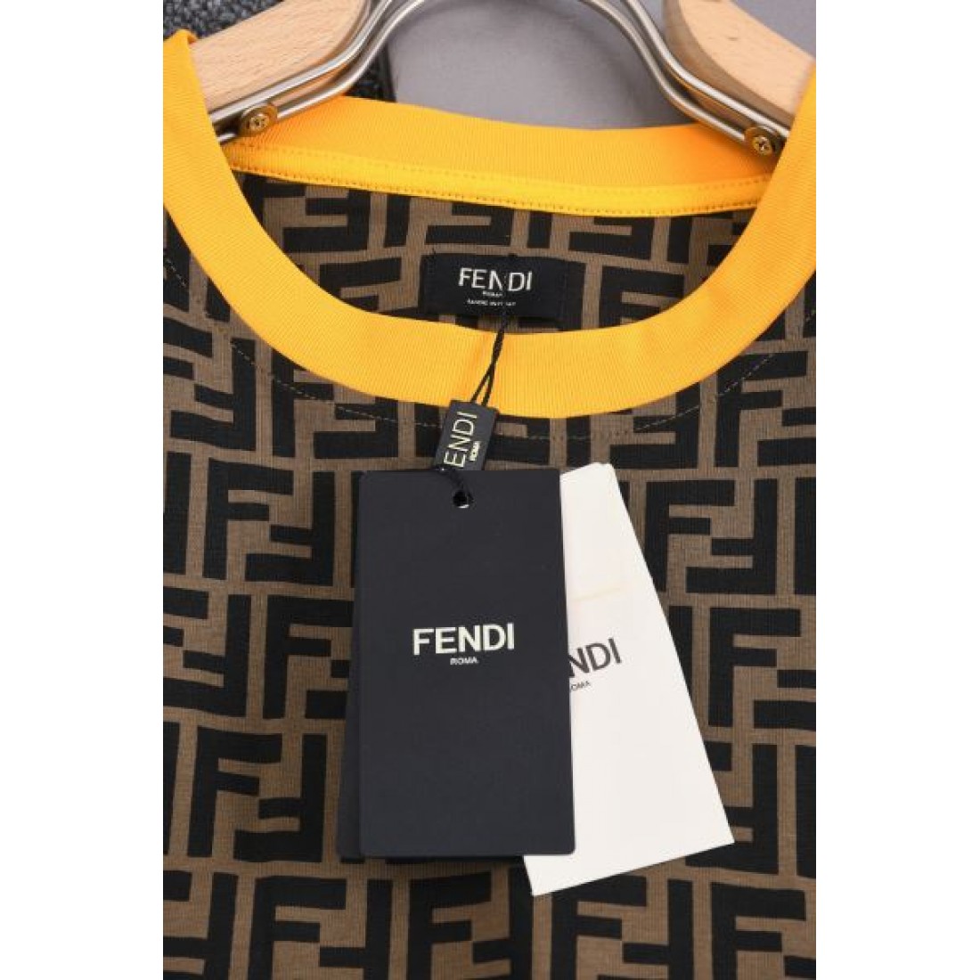 2025SS 半袖Tシャツ FENDI フェンデイ コピー シーズンの流行にチェック - 画像 (6)