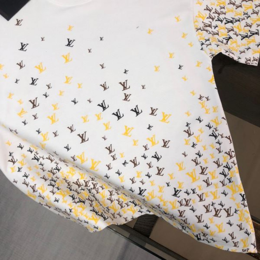 2025SS 半袖Tシャツ LOUIS VUITTON ルイヴィトン コピー 旬顔アイテム - 画像 (6)