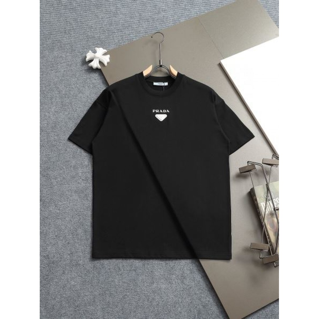 2025SS 半袖Tシャツ PRADA プラダ コピー 見逃し厳禁 - 画像 (4)