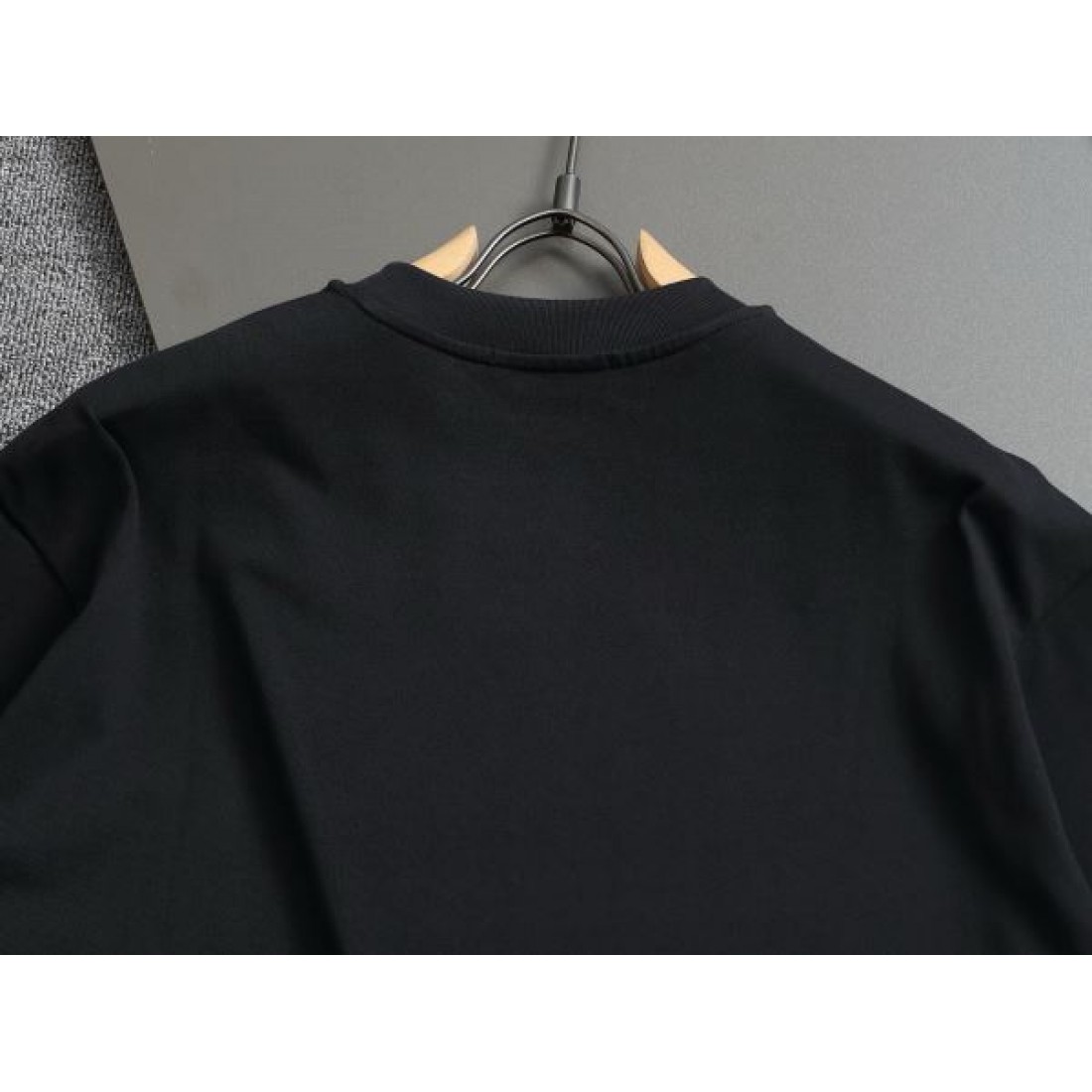 2025SS 半袖Tシャツ PRADA プラダ コピー 早い者勝ち - 画像 (5)