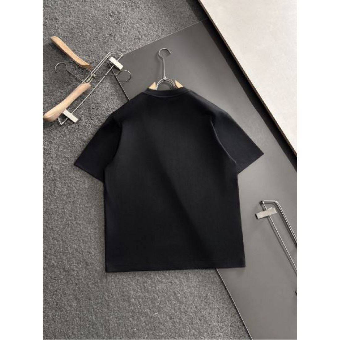 2025SS 半袖Tシャツ PRADA プラダ コピー 大人カジュアルに - 画像 (4)