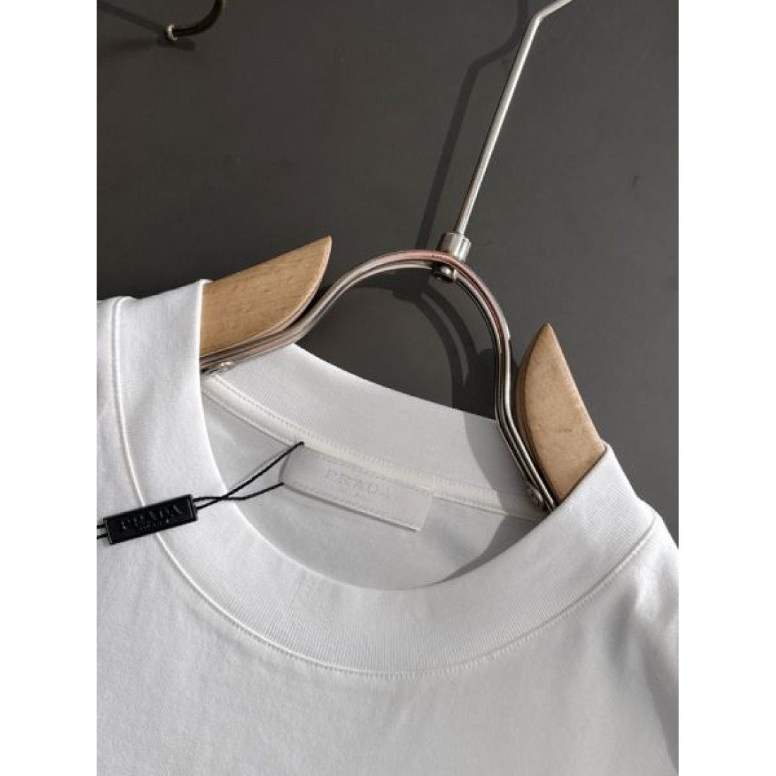 2025SS 半袖Tシャツ PRADA プラダ コピー 大人カジュアルに - 画像 (7)