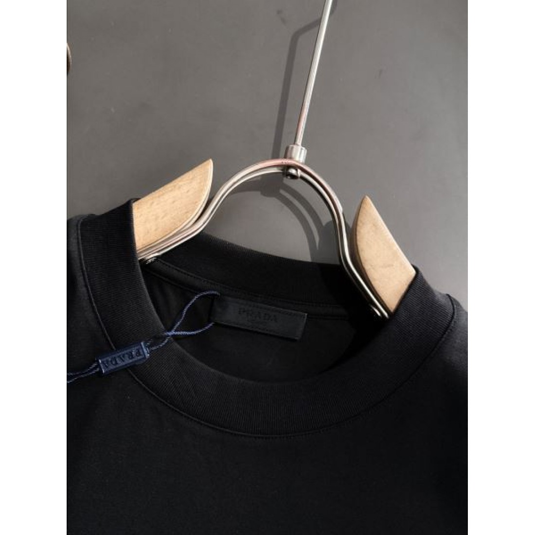 2025SS 半袖Tシャツ PRADA プラダ コピー 大人カジュアルに - 画像 (8)