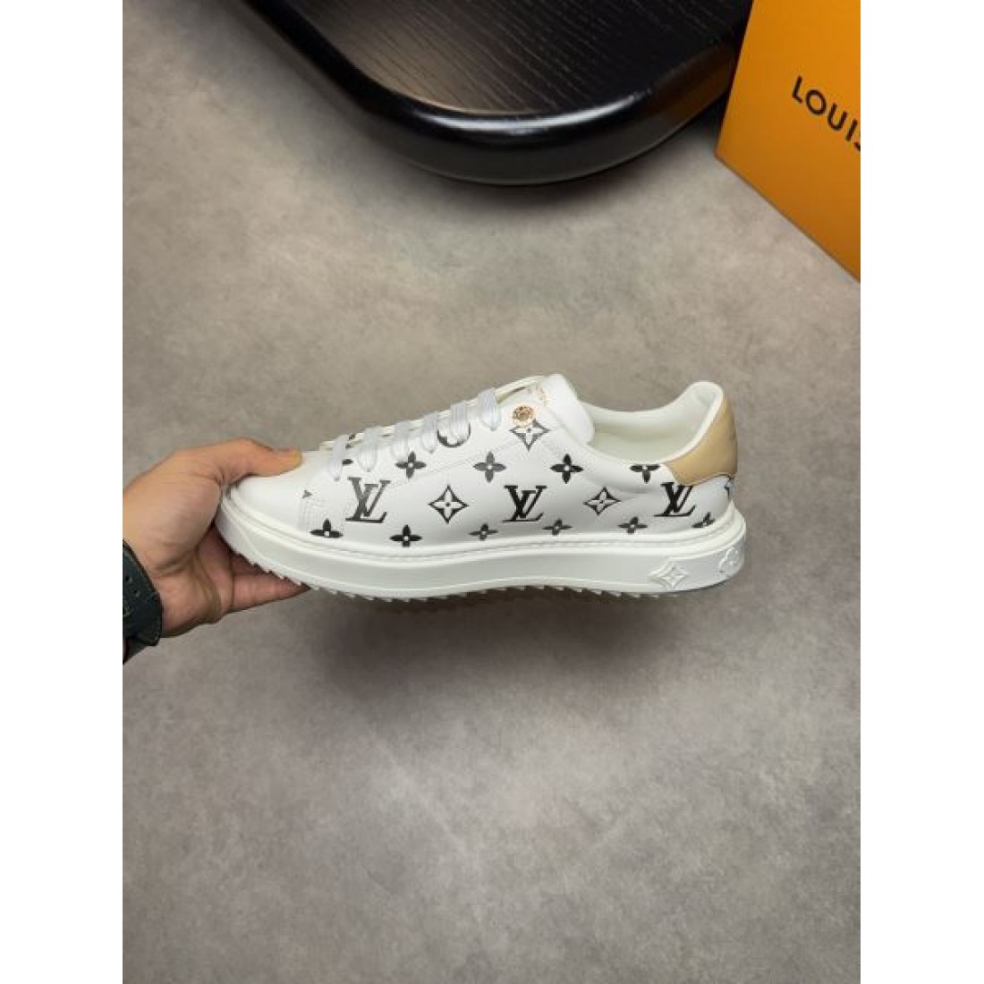2025SS メンズ用 カジュアルシューズ LOUIS VUITTON ルイヴィトン コピー ファッション好き必見 - 画像 (6)