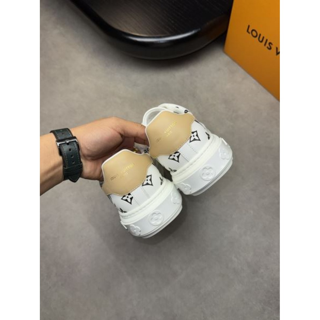 2025SS メンズ用 カジュアルシューズ LOUIS VUITTON ルイヴィトン コピー ファッション好き必見 - 画像 (10)