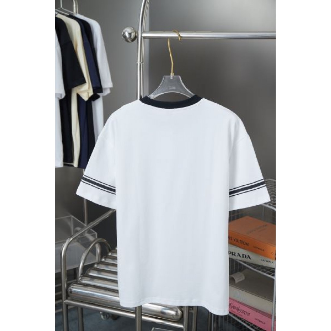 2025SS 半袖Tシャツ CELINE セリーヌ コピー 大人カジュアルに - 画像 (4)
