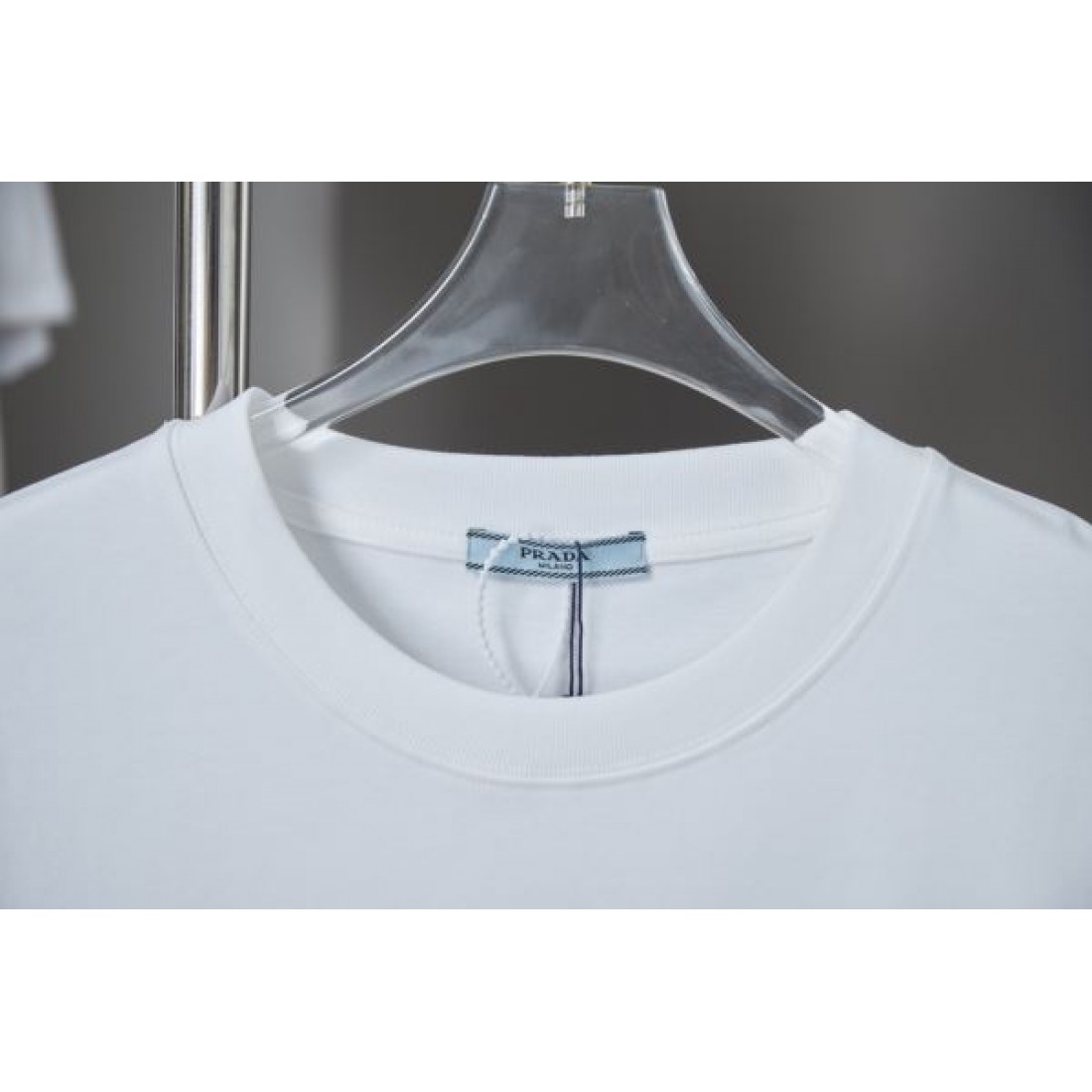 2025SS 半袖Tシャツ PRADA プラダ コピー 引き続き注目のスタイル - 画像 (5)
