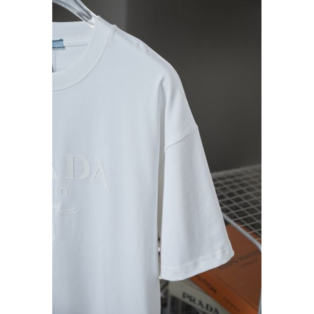 2025SS 半袖Tシャツ PRADA プラダ コピー 引き続き注目のスタイル - 画像 (6)