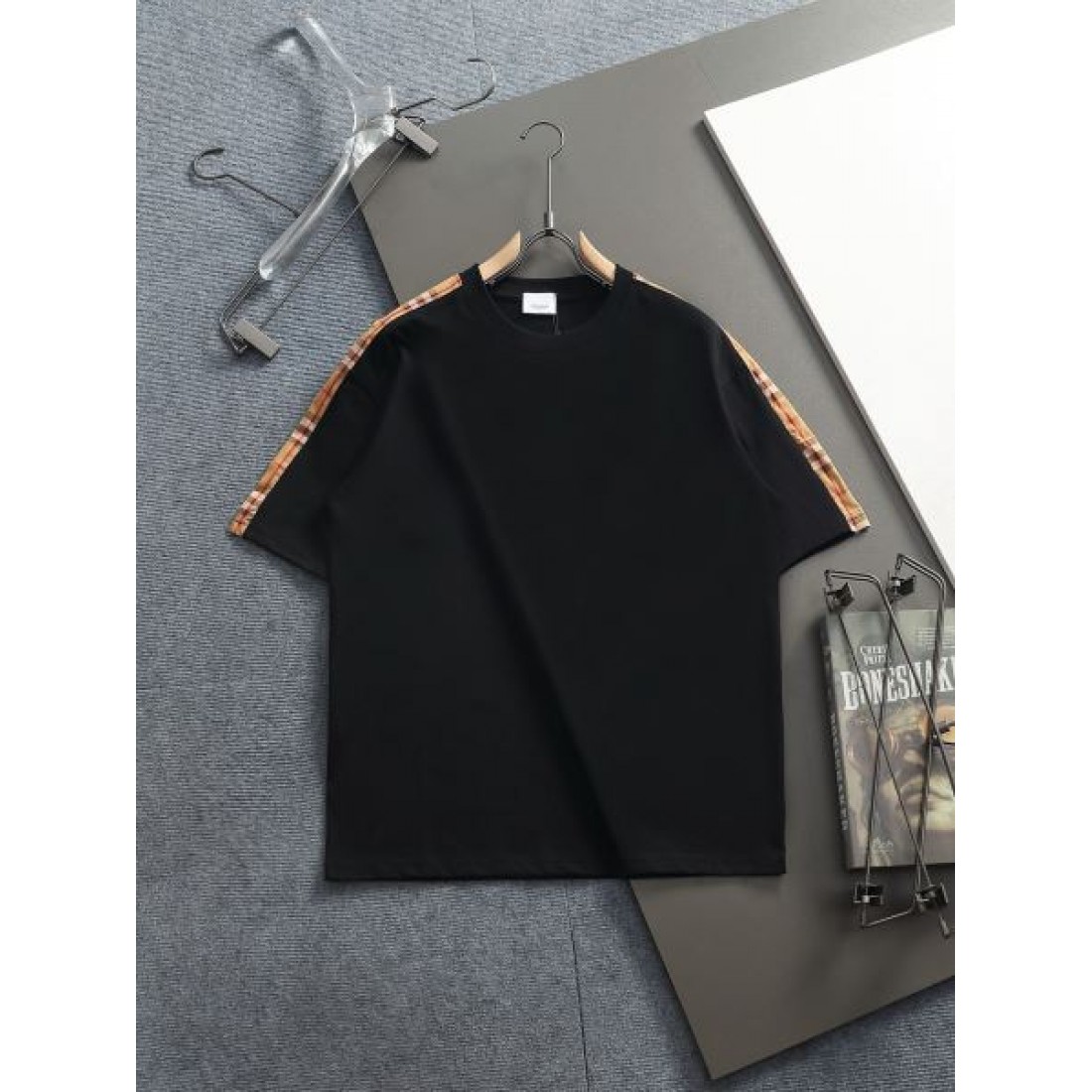 2025FW 半袖Tシャツ BURBERRY バーバリー コピー 夏に映えるアイテム