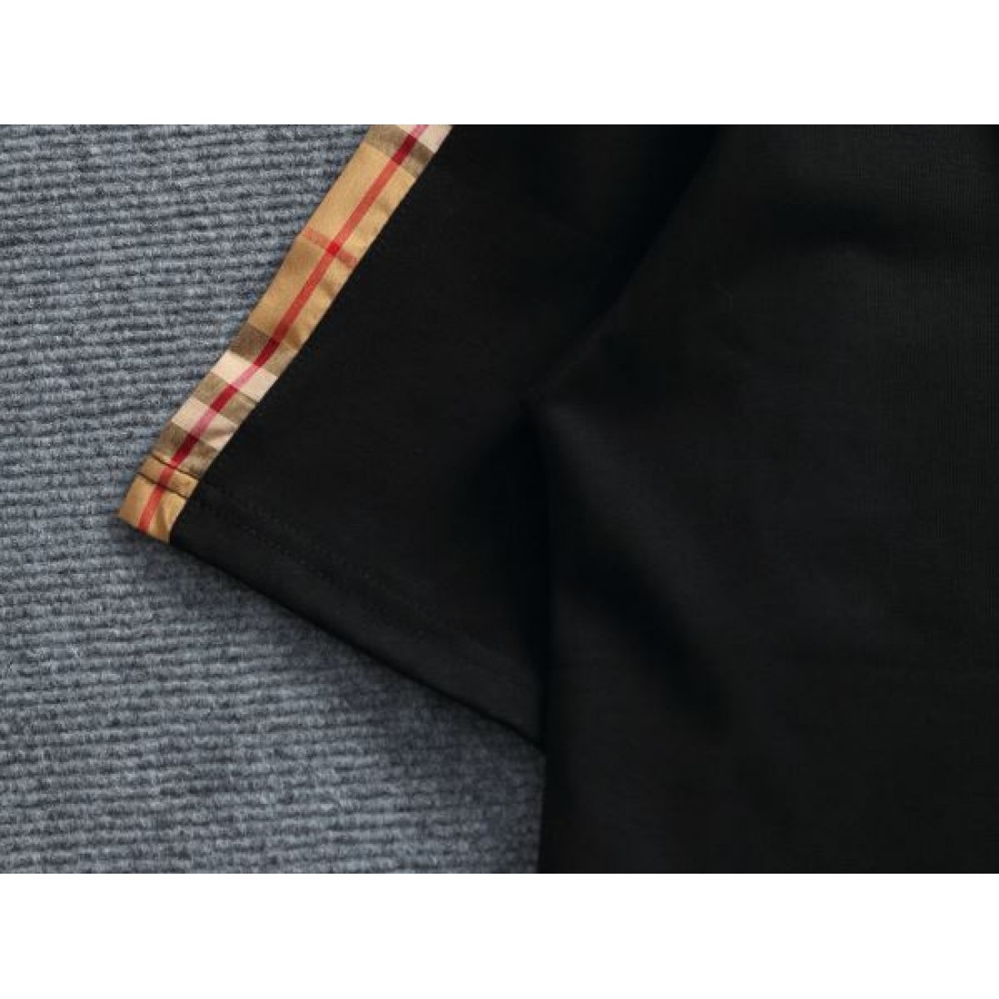 2025FW 半袖Tシャツ BURBERRY バーバリー コピー 夏に映えるアイテム - 画像 (5)
