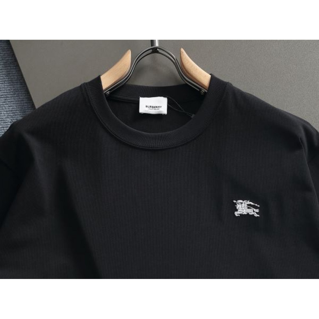 2025FW 半袖Tシャツ BURBERRY バーバリー コピー この夏を彩る - 画像 (4)