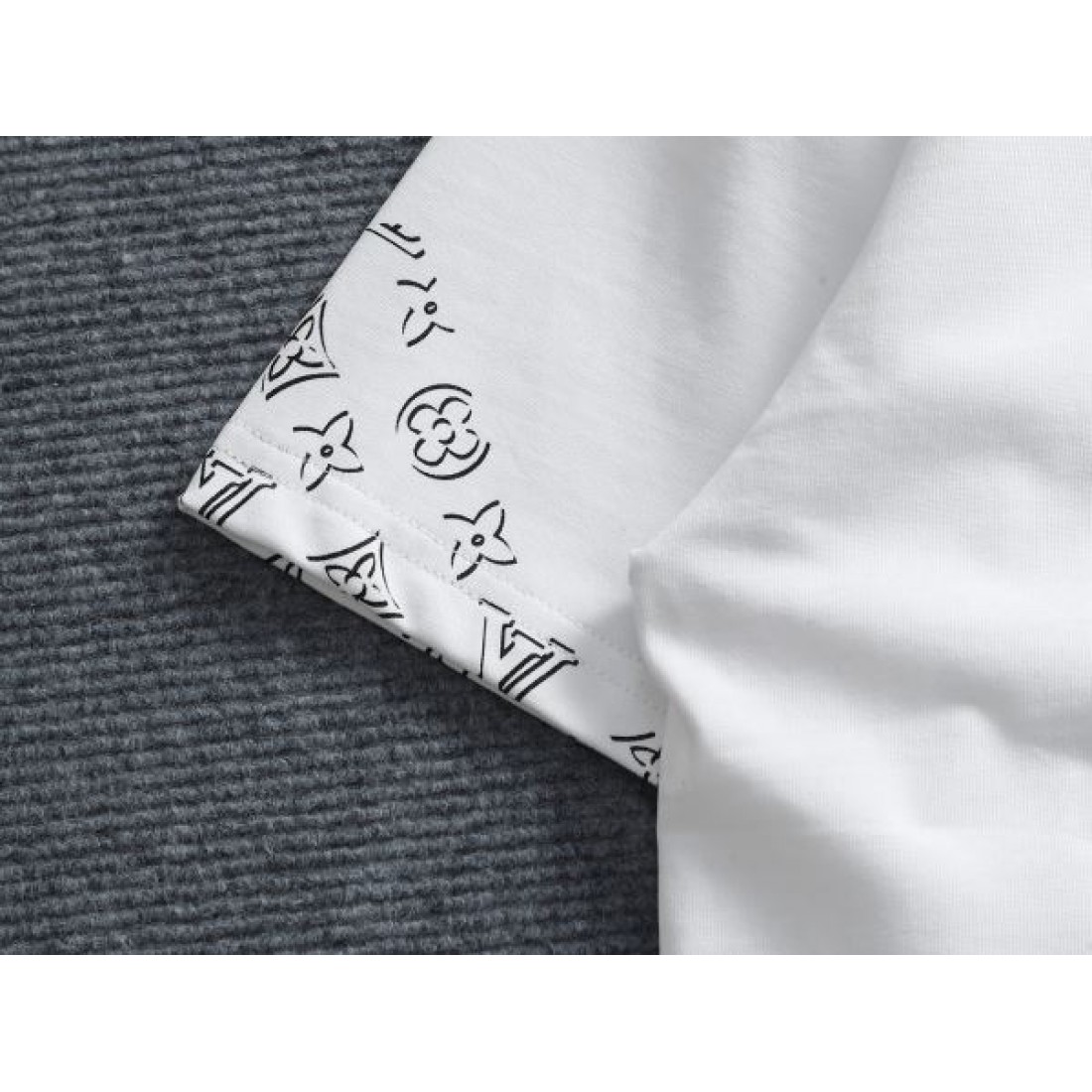 2025FW 半袖Tシャツ LOUIS VUITTON ルイヴィトン コピー リピート率高め - 画像 (6)