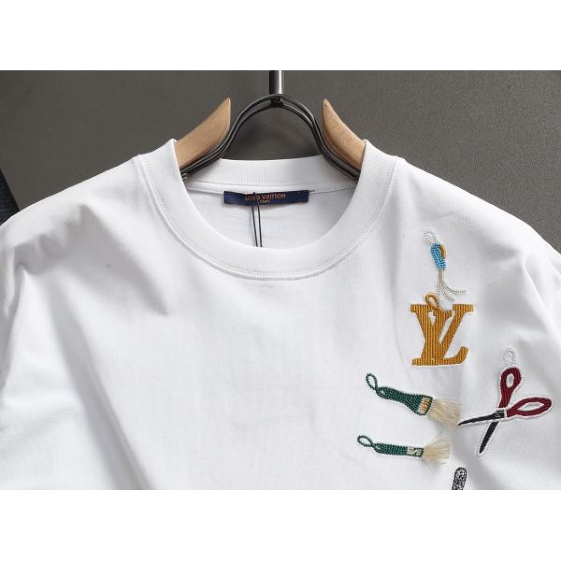 2025FW 半袖Tシャツ LOUIS VUITTON ルイヴィトン コピー 旬なカラー展開 - 画像 (5)