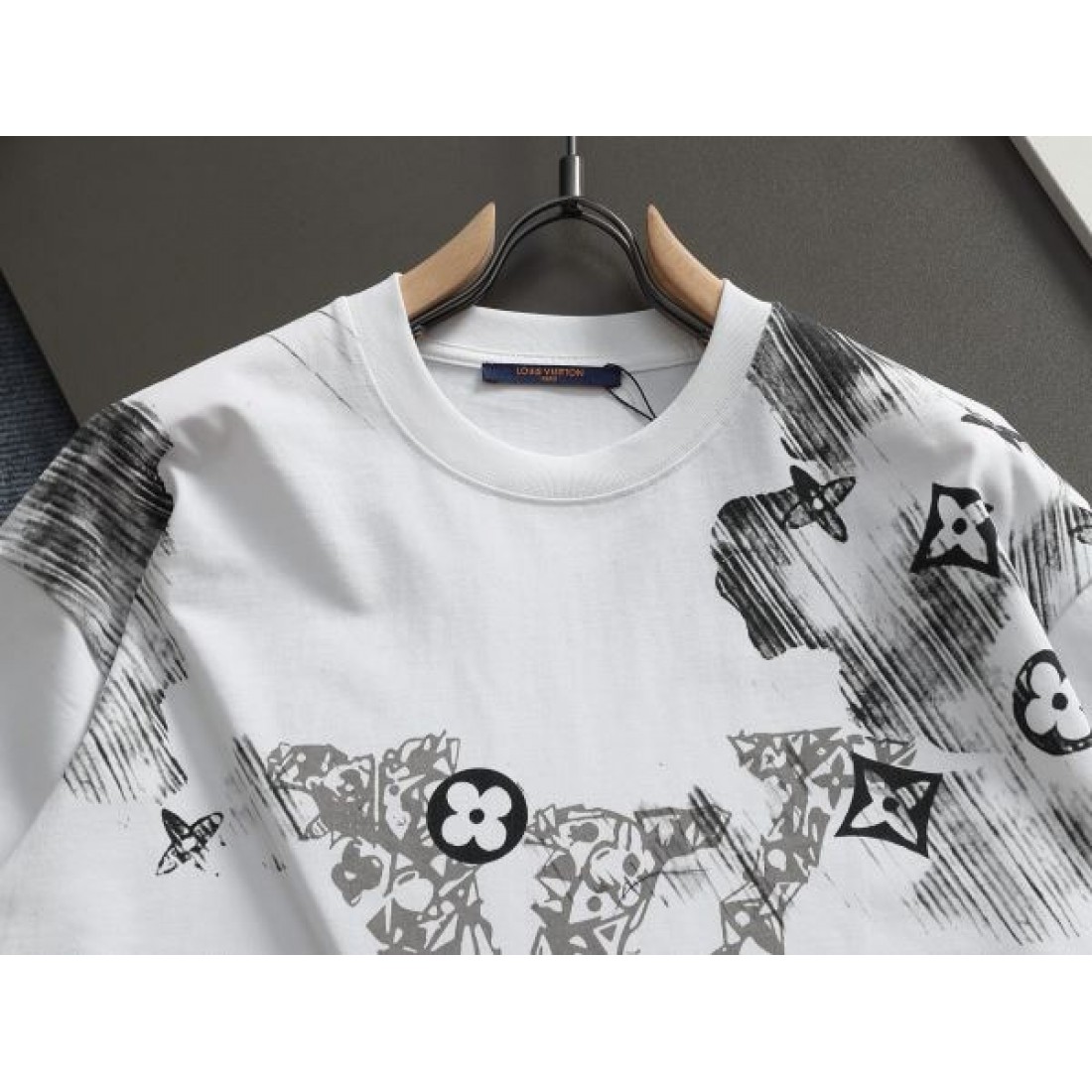 2025FW 半袖Tシャツ LOUIS VUITTON ルイヴィトン コピー トレンド感抜群 - 画像 (5)