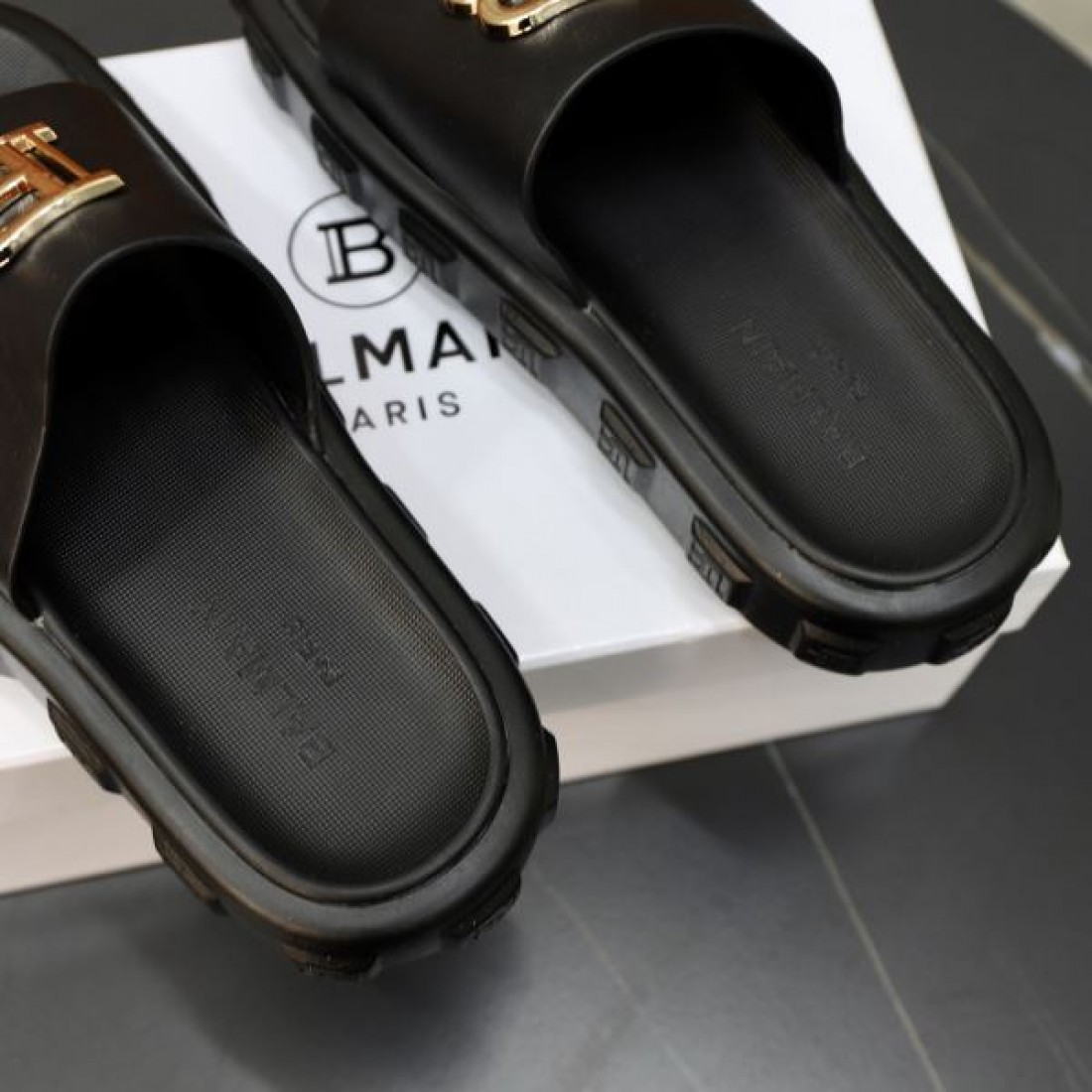BALMAIN バルマン 国境も時代も超えた夏季新作 2024SS メンズ用 スリッパ - 画像 (9)