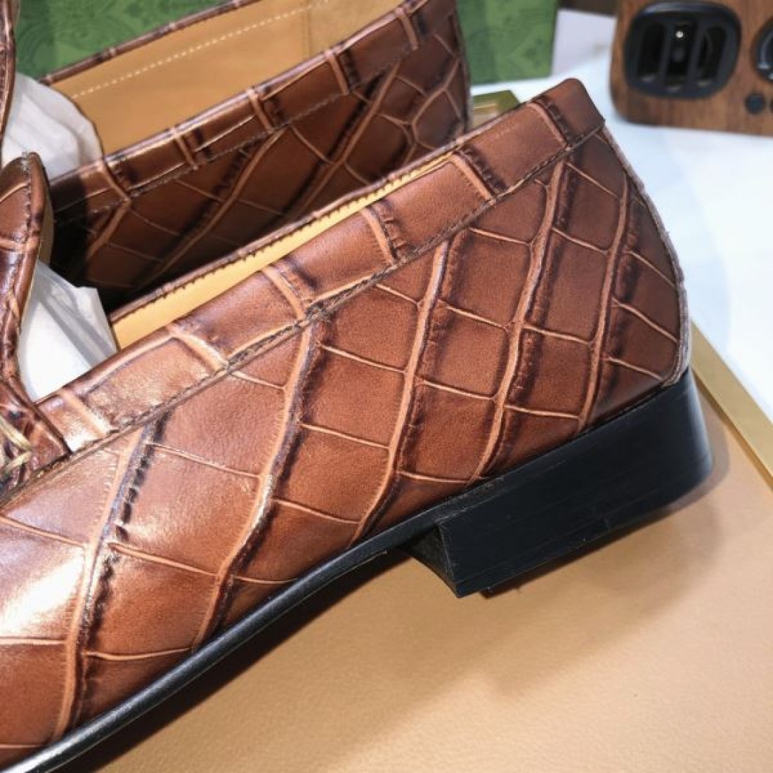 GUCCI グッチ 心惹かれるスタイル 2024SS メンズ用 ビジネスシューズ - 画像 (9)