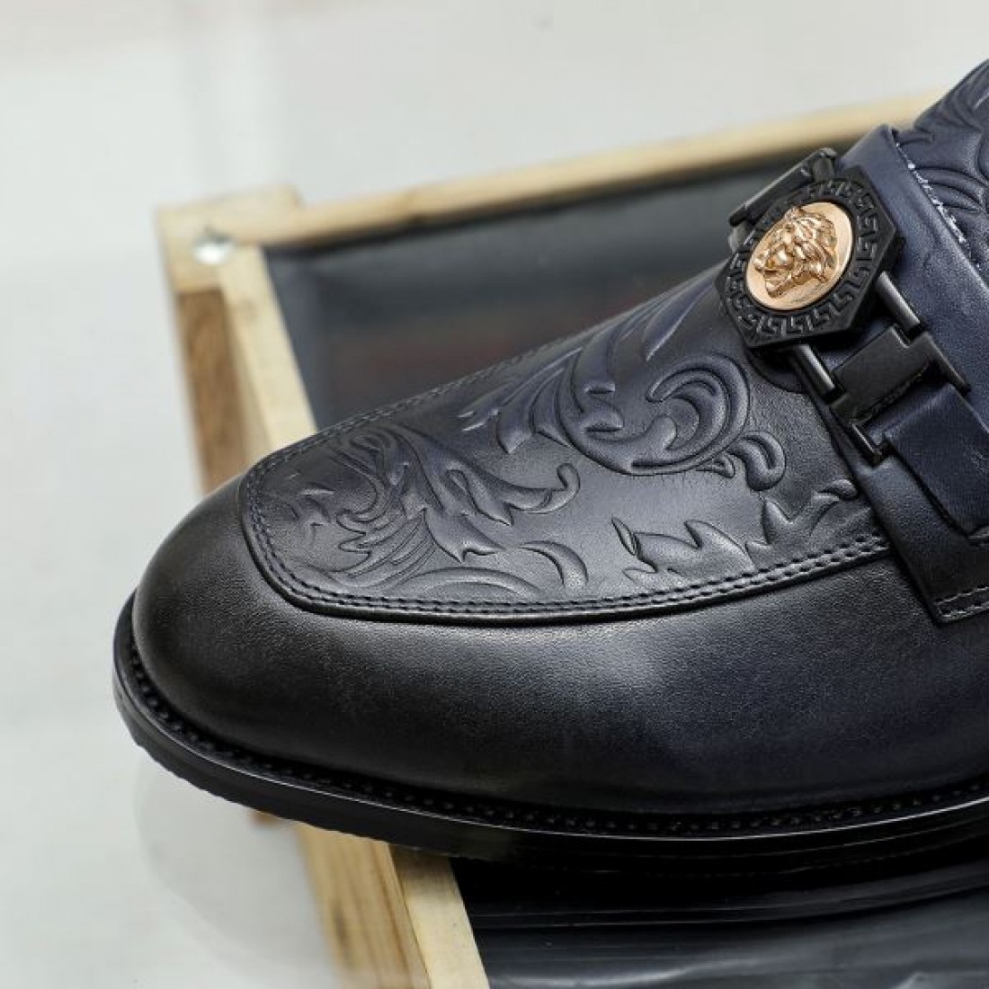 VERSACE ヴェルサーチェ 人気商品再入荷 2024SS メンズ用 ビジネスシューズ - 画像 (8)