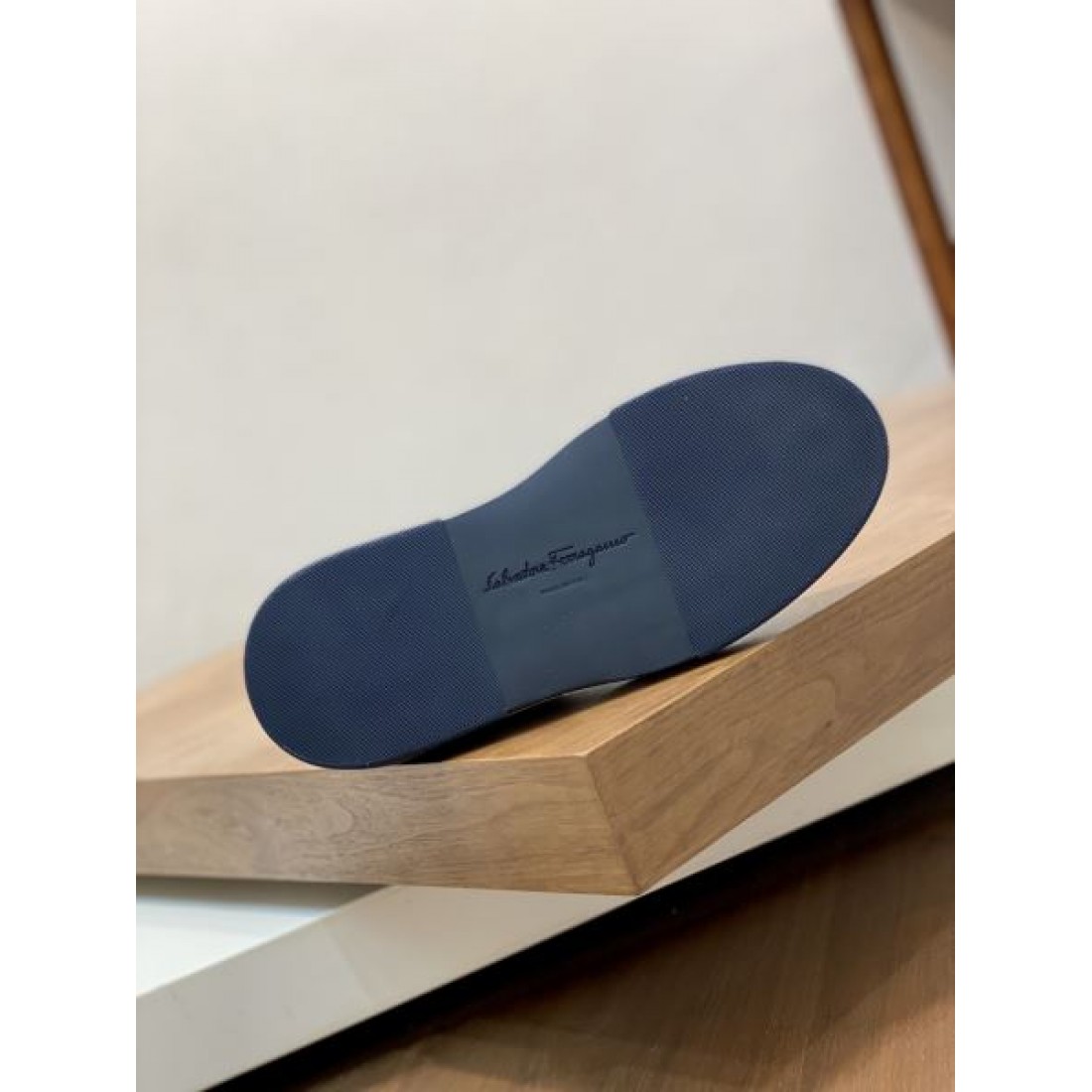 2024FW メンズ用 カジュアルシューズ FERRAGAMO サルヴァトーレ フェラガモ 大変お得 - 画像 (11)
