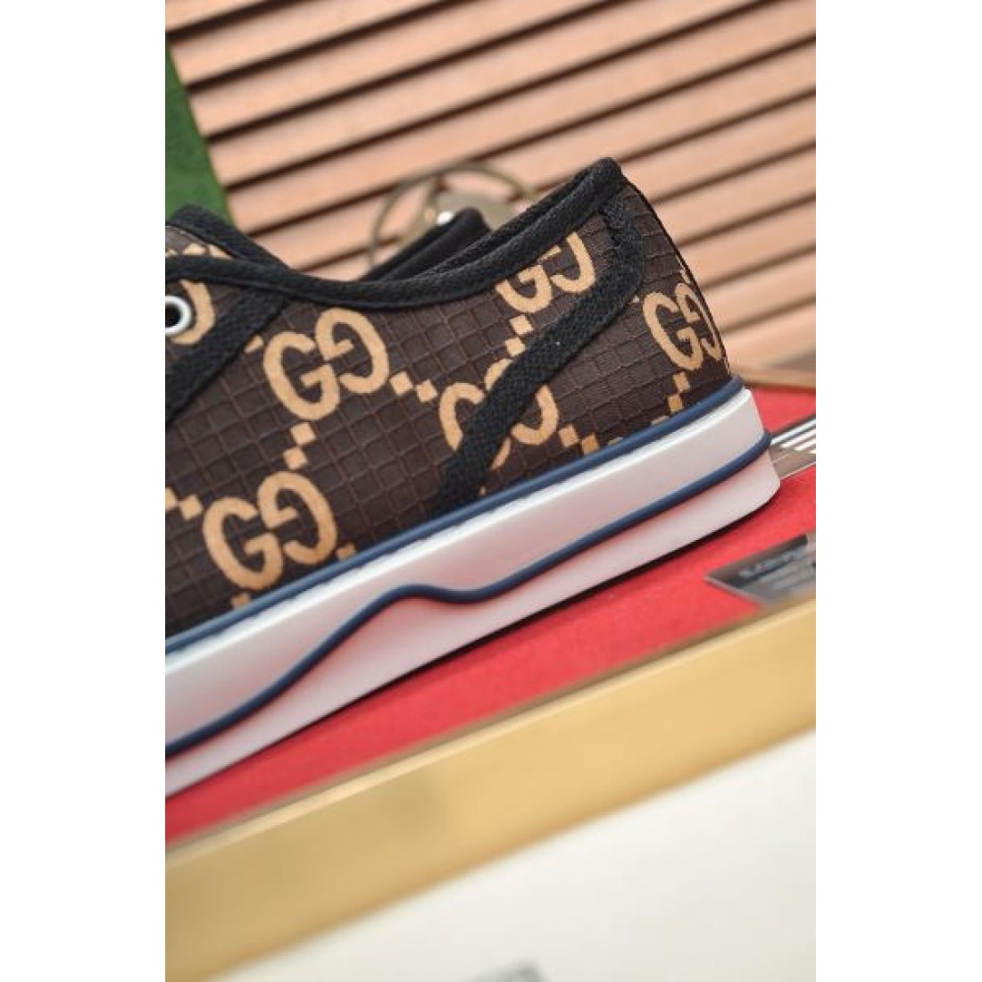 GUCCI グッチ 大人っぽく見せてくれ 2024SS メンズ用 カジュアルシューズ - 画像 (9)