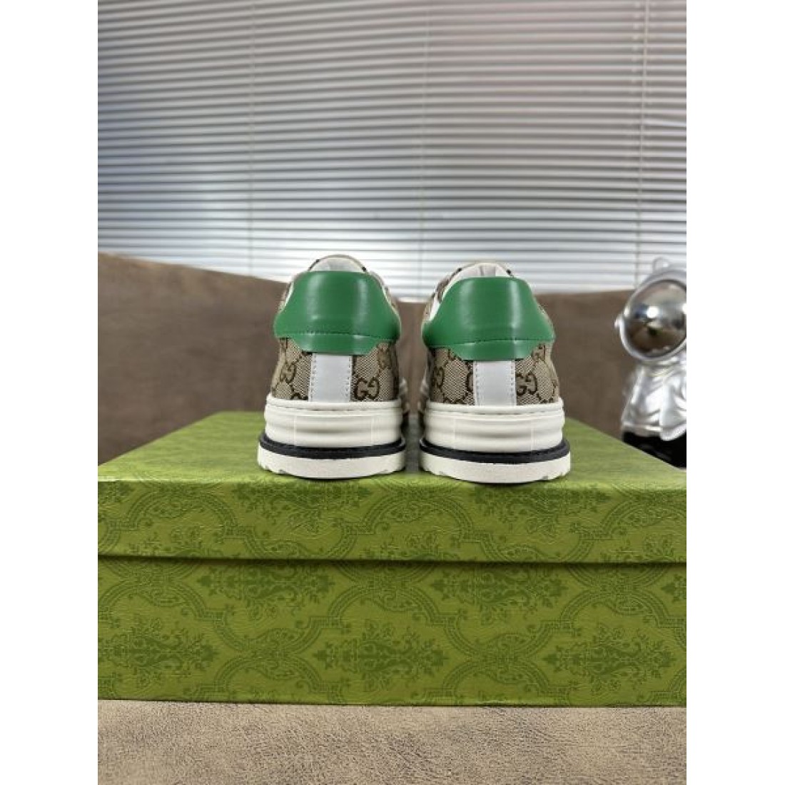 GUCCI グッチ 夏の軽やかなコーデ 2024SS メンズ用 カジュアルシューズ - 画像 (9)