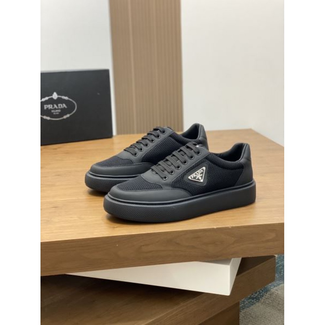 PRADA プラダ 夏にピッタリのアイテム 2024SS メンズ用 カジュアルシューズ - 画像 (7)