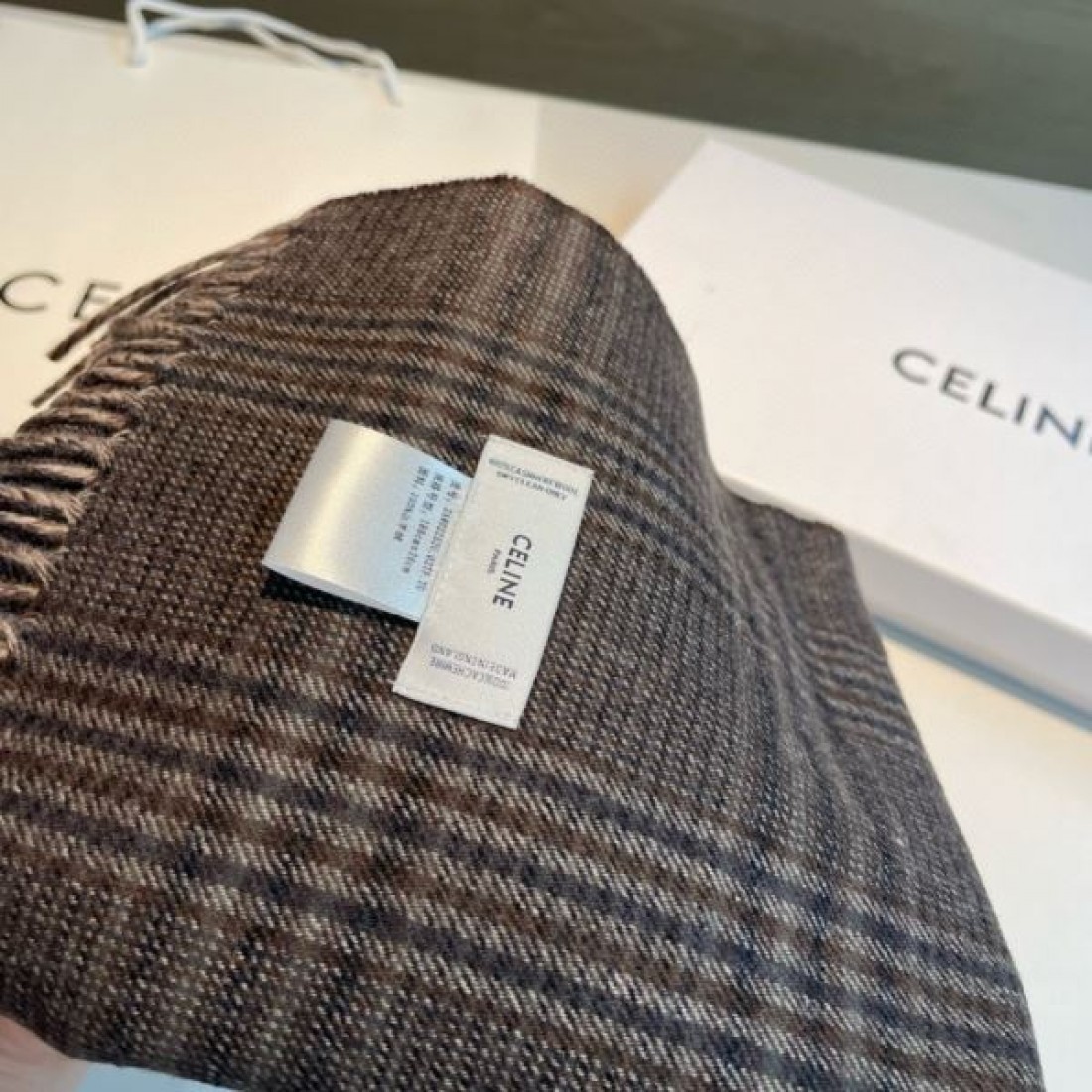 2024FW スカーフ CELINE セリーヌ 最新ファッションのポイント - 画像 (8)