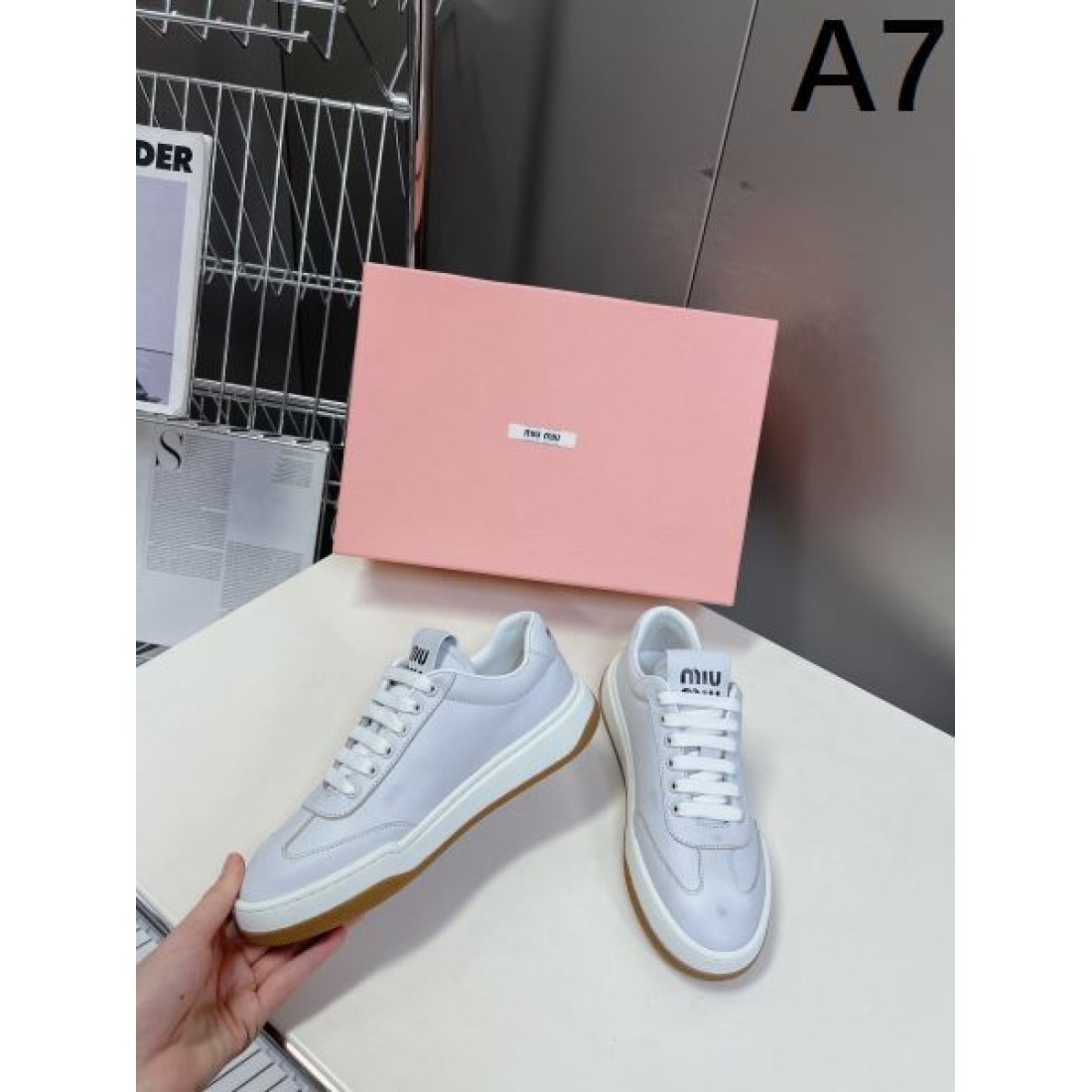 2024SS おしゃれ上級者を目指す MIU MIU ミュウミュウ レディース用 カジュアルシューズ - 画像 (8)