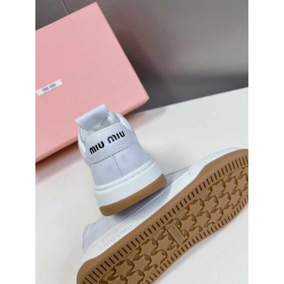 2024SS おしゃれ上級者を目指す MIU MIU ミュウミュウ レディース用 カジュアルシューズ - 画像 (11)