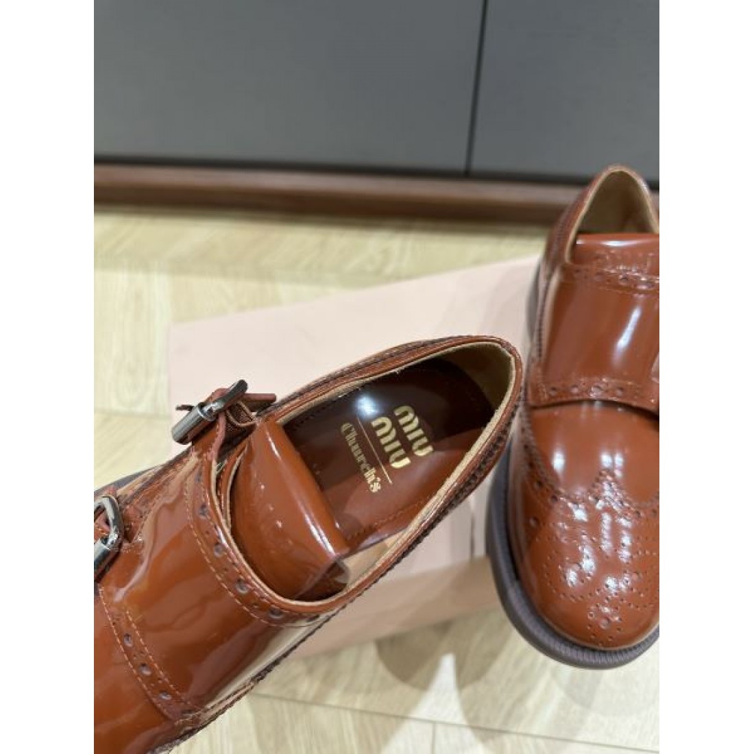 MIU MIU ミュウミュウ 2024FW レディース用 カジュアルシューズ 秋冬トレンド - 画像 (7)