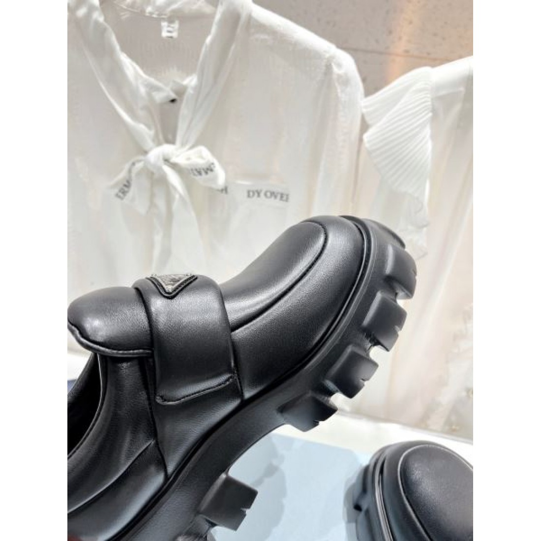 2024SS 魅力の詰まったスタイル PRADA プラダ レディース用 カジュアルシューズ - 画像 (7)