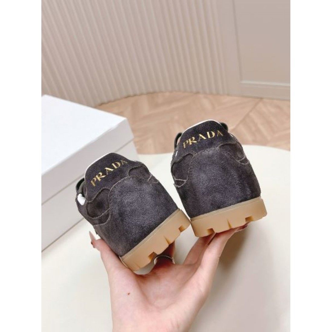 2024SS 綺麗なシルエット PRADA プラダ レディース用 カジュアルシューズ - 画像 (11)