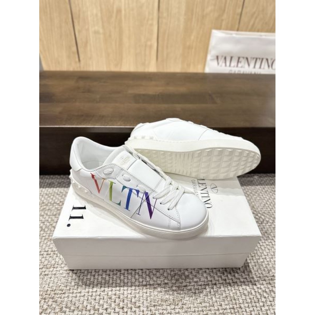 2024SS 魅力を持つ VALENTINO ヴァレンティノ レディース用 カジュアルシューズ - 画像 (10)