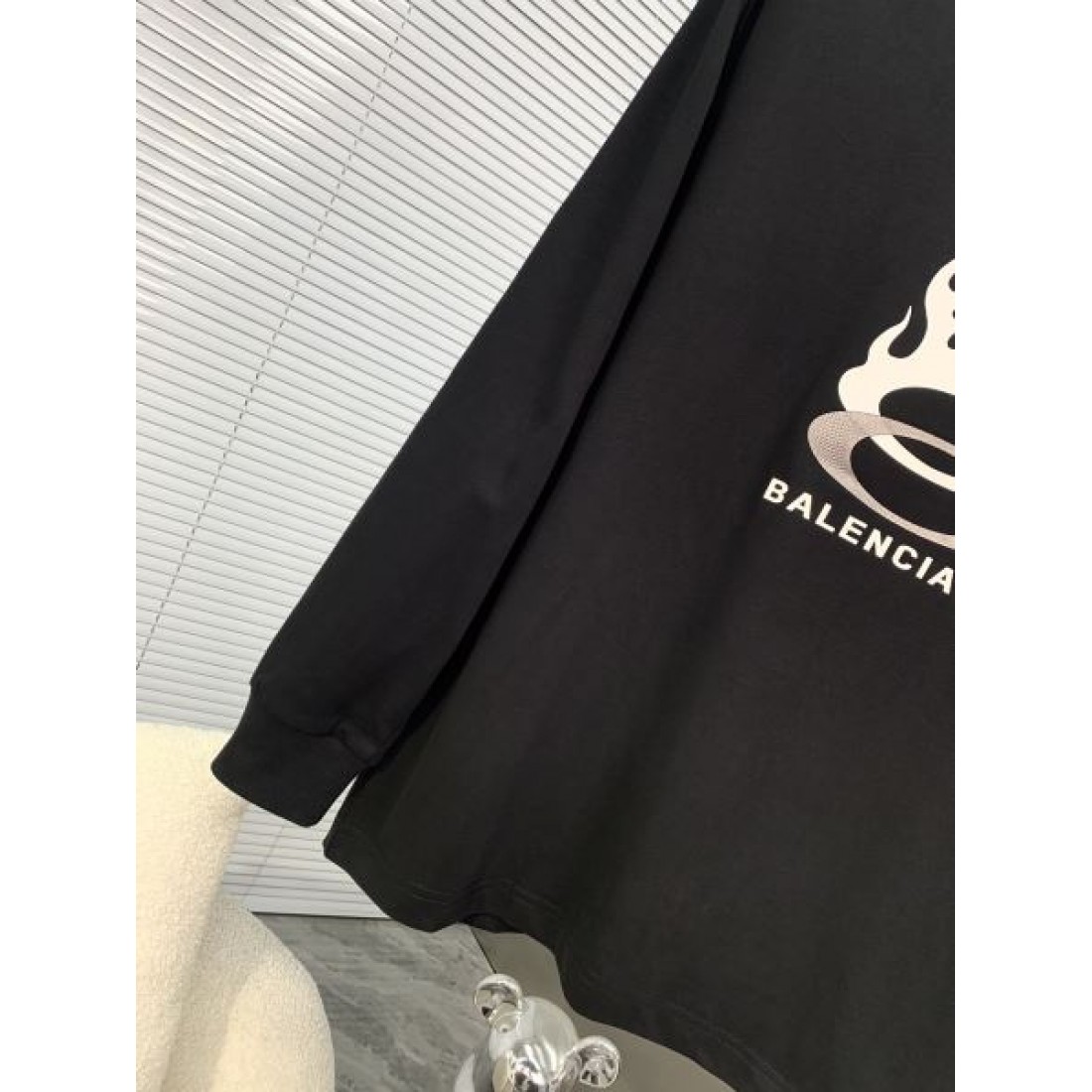 2024FW BALENCIAGA バレンシアガ 大注目国内完売数量限定 長袖Tシャツ - 画像 (8)