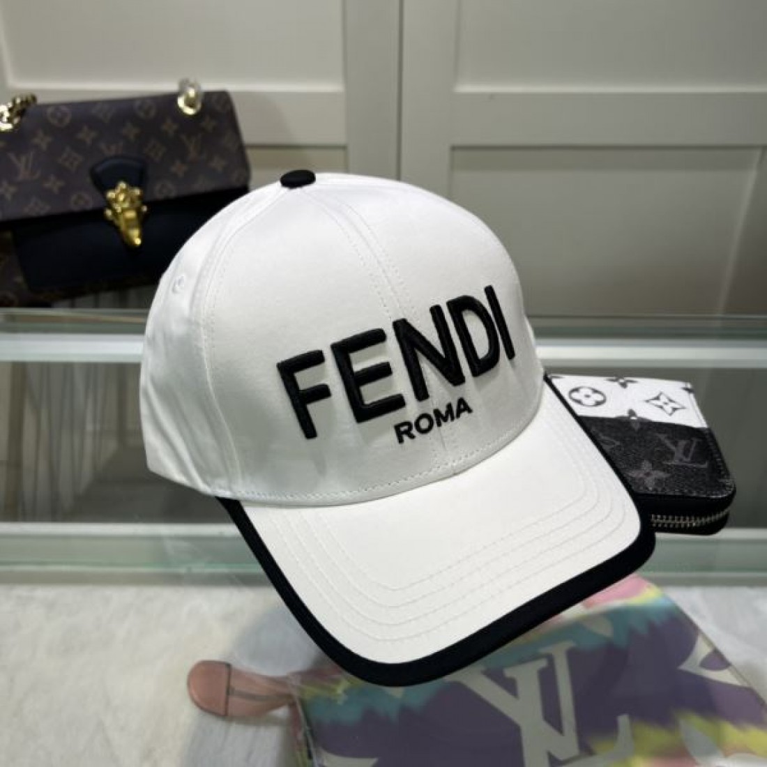 2024SS 帽子 FENDI フェンデイ 個性的な印象に仕上がり - 画像 (7)