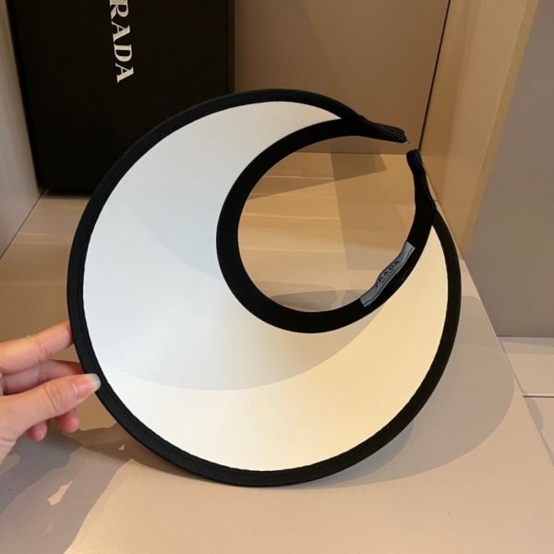 2024SS 帽子 PRADA プラダ 魅力的な価格でセール - 画像 (8)