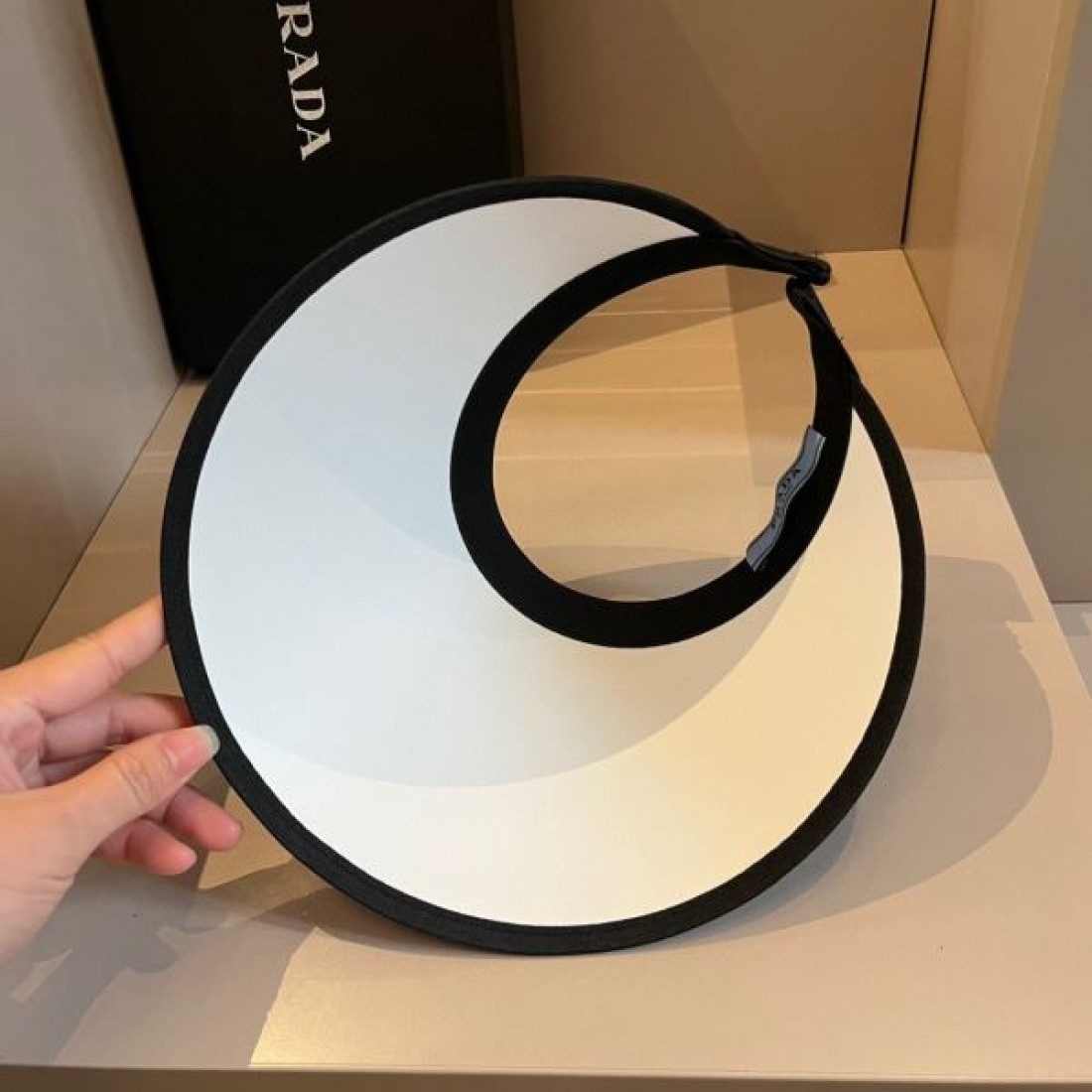 2024SS 帽子 PRADA プラダ 魅力的な価格でセール - 画像 (9)
