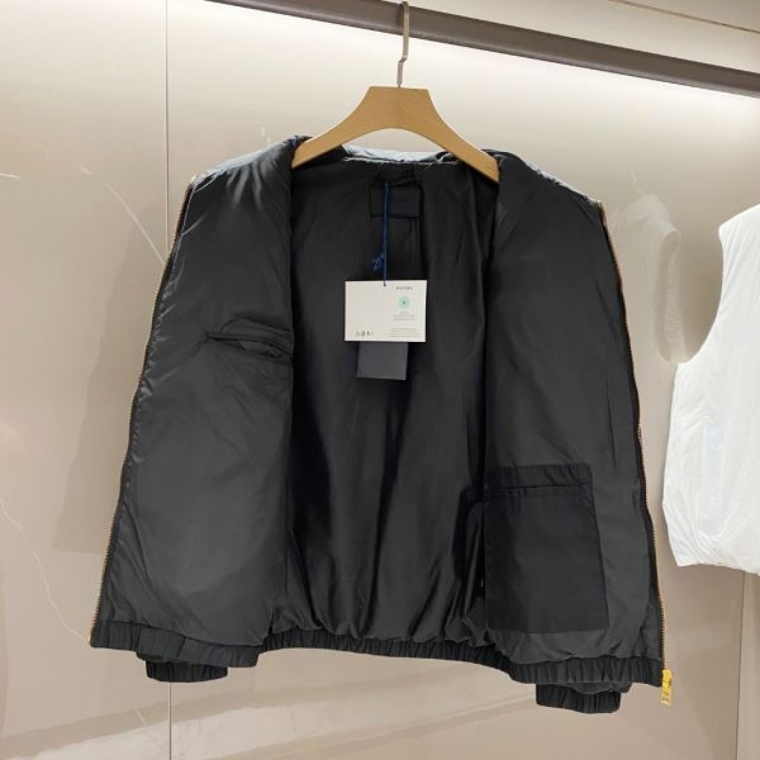 2024FW PRADA プラダ 着まわし抜群カラー メンズ用 ダウンジャケット - 画像 (4)