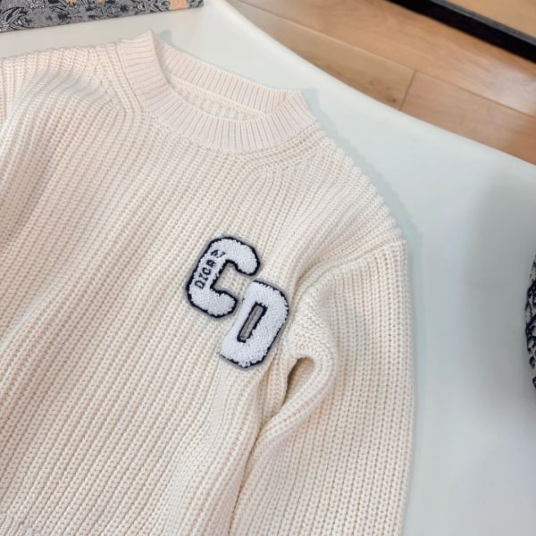 2024FW セーター DIOR ディオール 目を引くーデザインが特徴的 - 画像 (5)