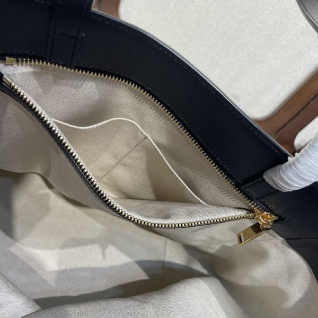 今注目度が上がって 2024SS トートバッグ CELINE セリーヌ - 画像 (9)