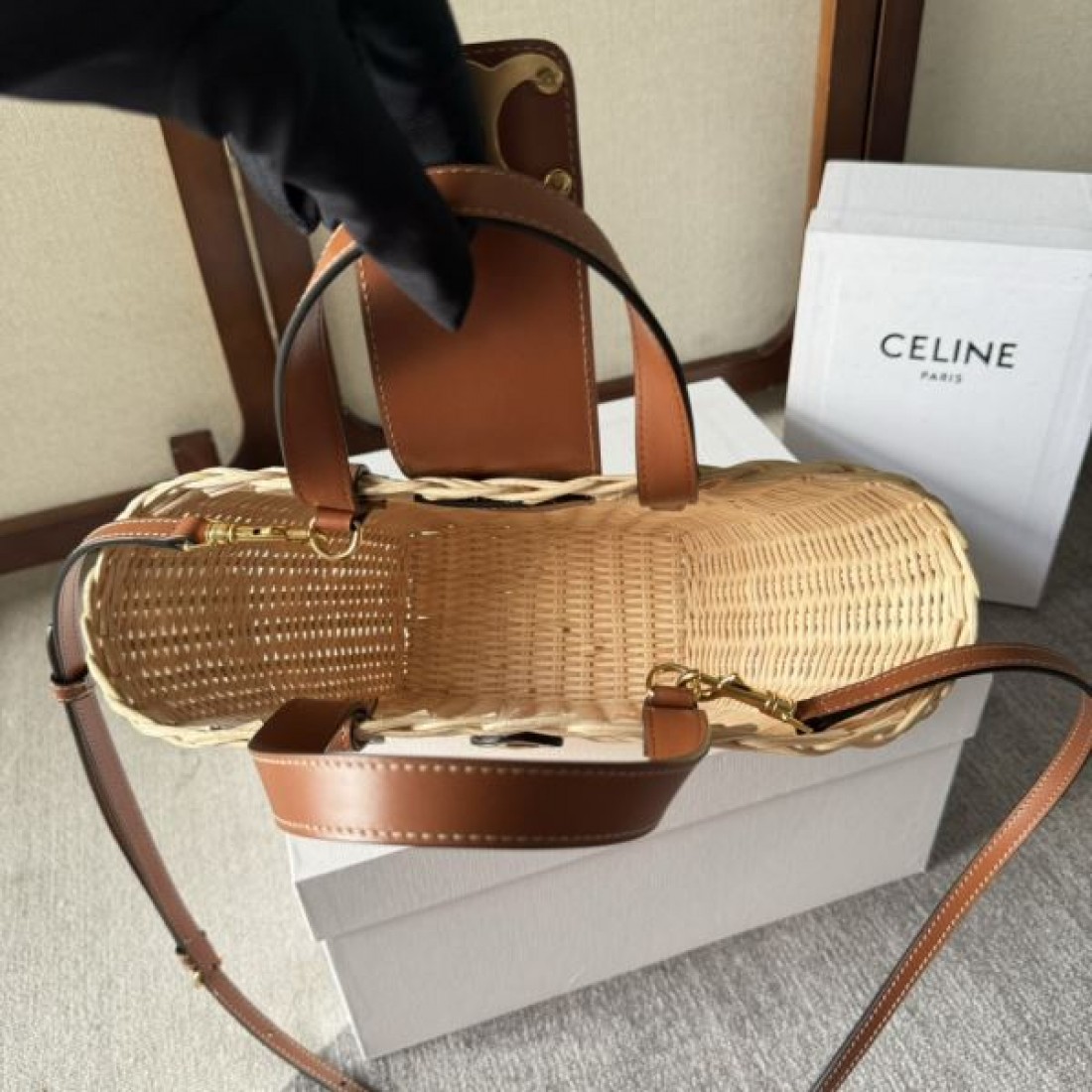 CELINE セリーヌ 2024FW 魅力の詰まったスタイル トートバッグ - 画像 (9)