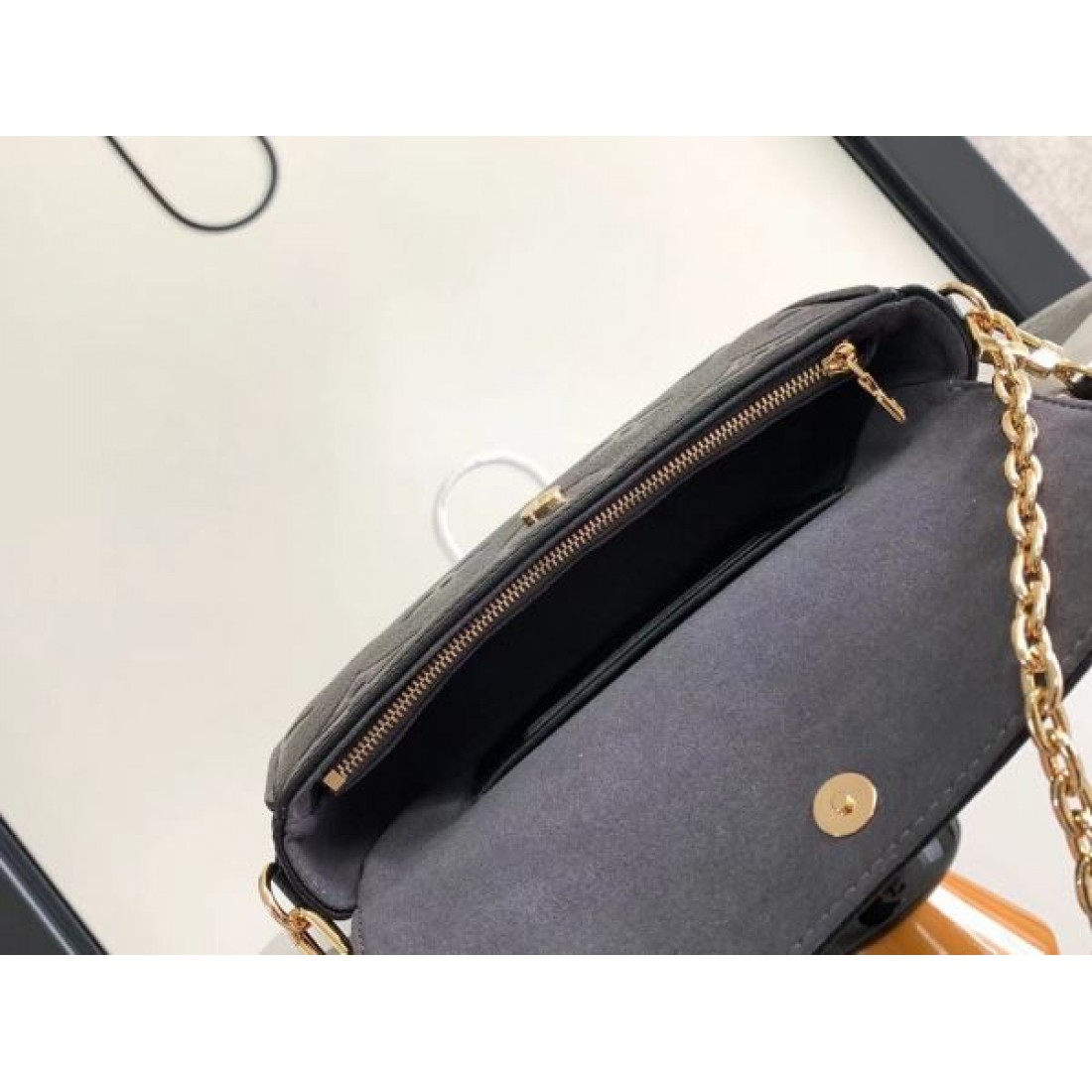 きれいめな印象 2024SS トートバッグ LOUIS VUITTON ルイヴィトン - 画像 (8)