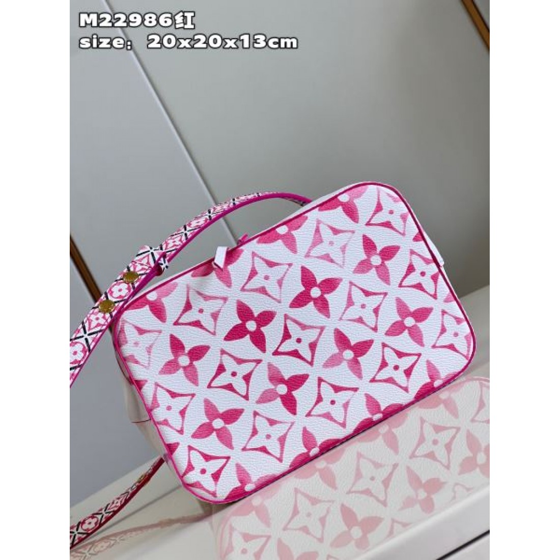 LOUIS VUITTON ルイヴィトン 2024FW 洗練デザイン トートバッグ - 画像 (7)