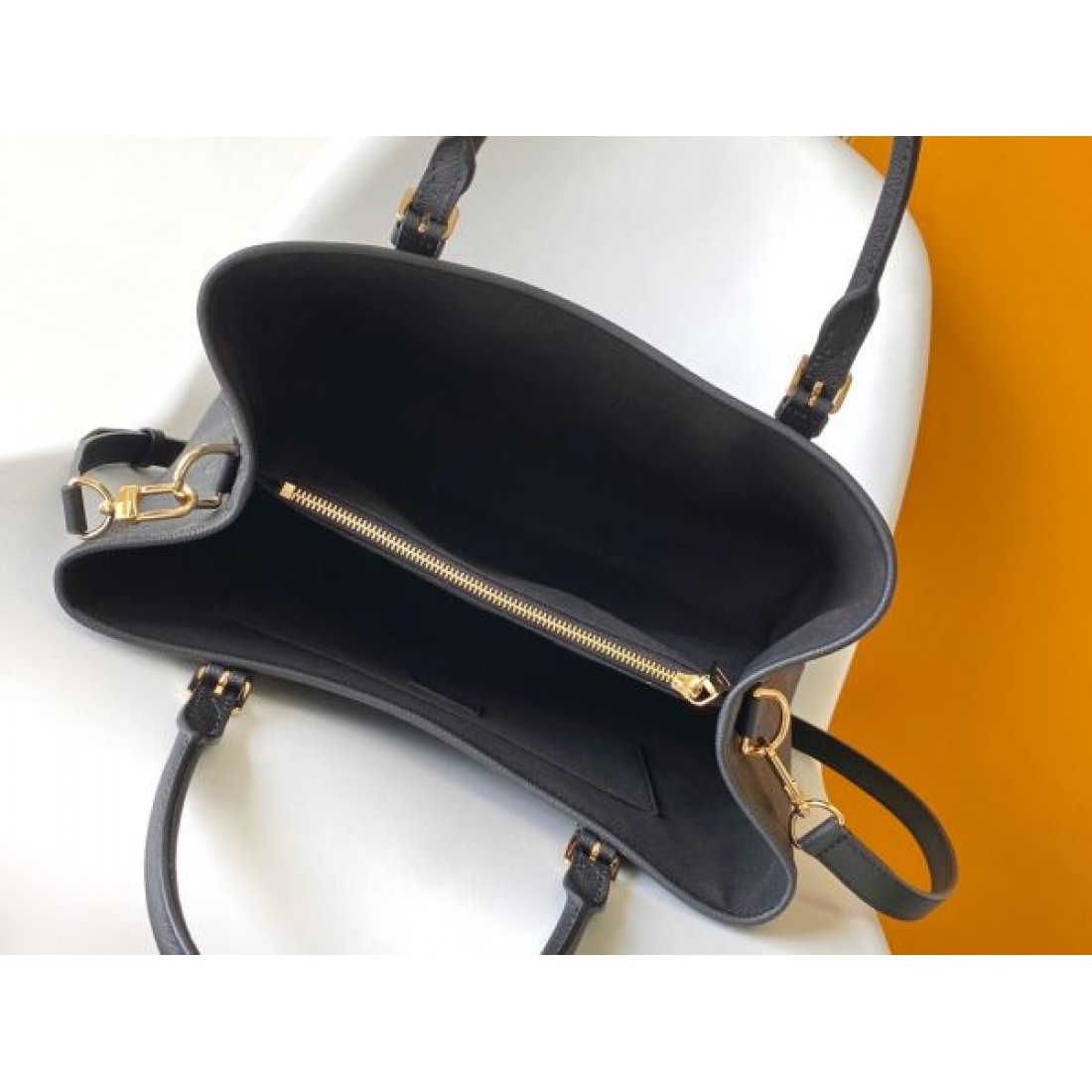 LOUIS VUITTON ルイヴィトン 2024FW 目が離せない トートバッグ - 画像 (8)