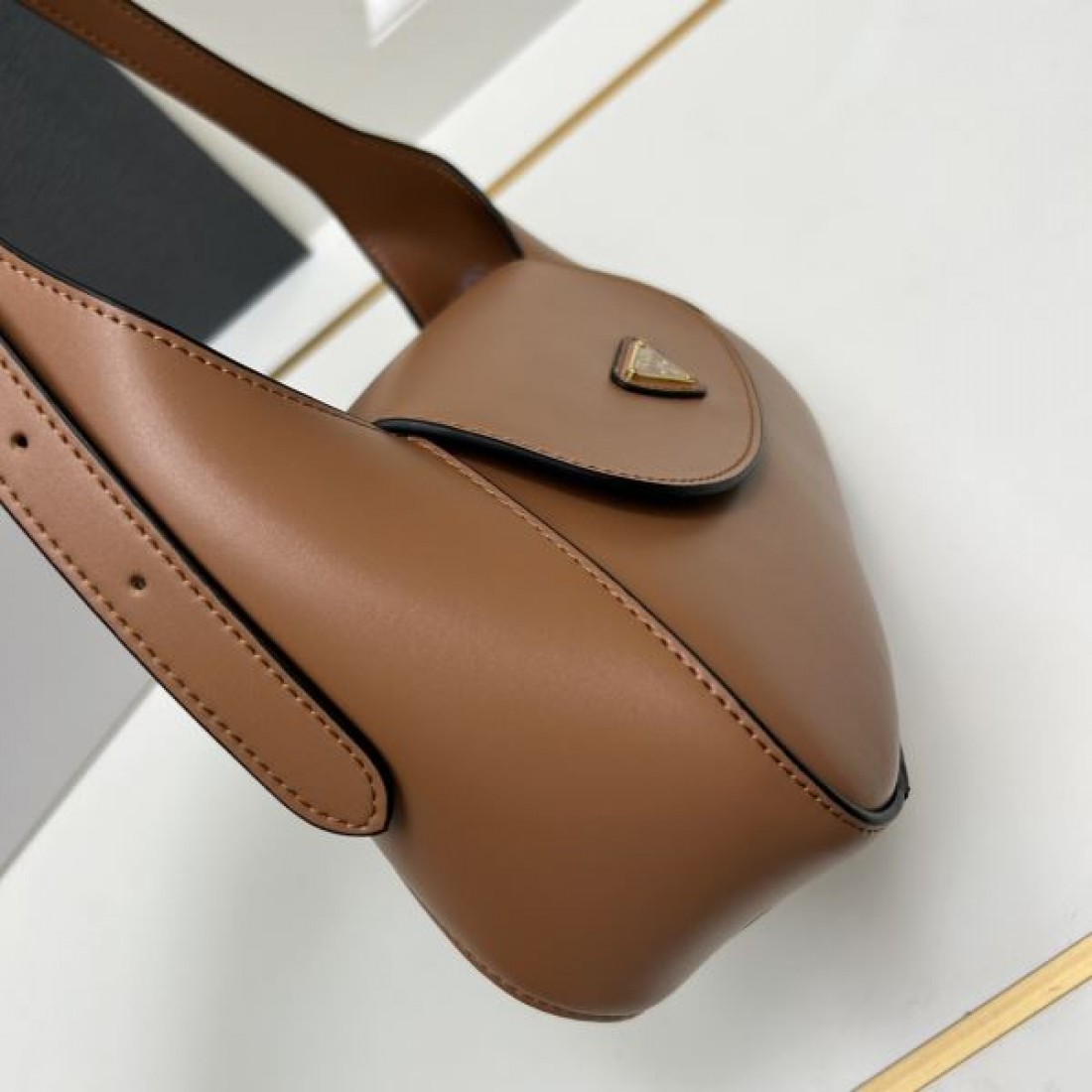 2024SS 着心地のいいサイズ感 PRADA プラダ トートバッグ - 画像 (8)