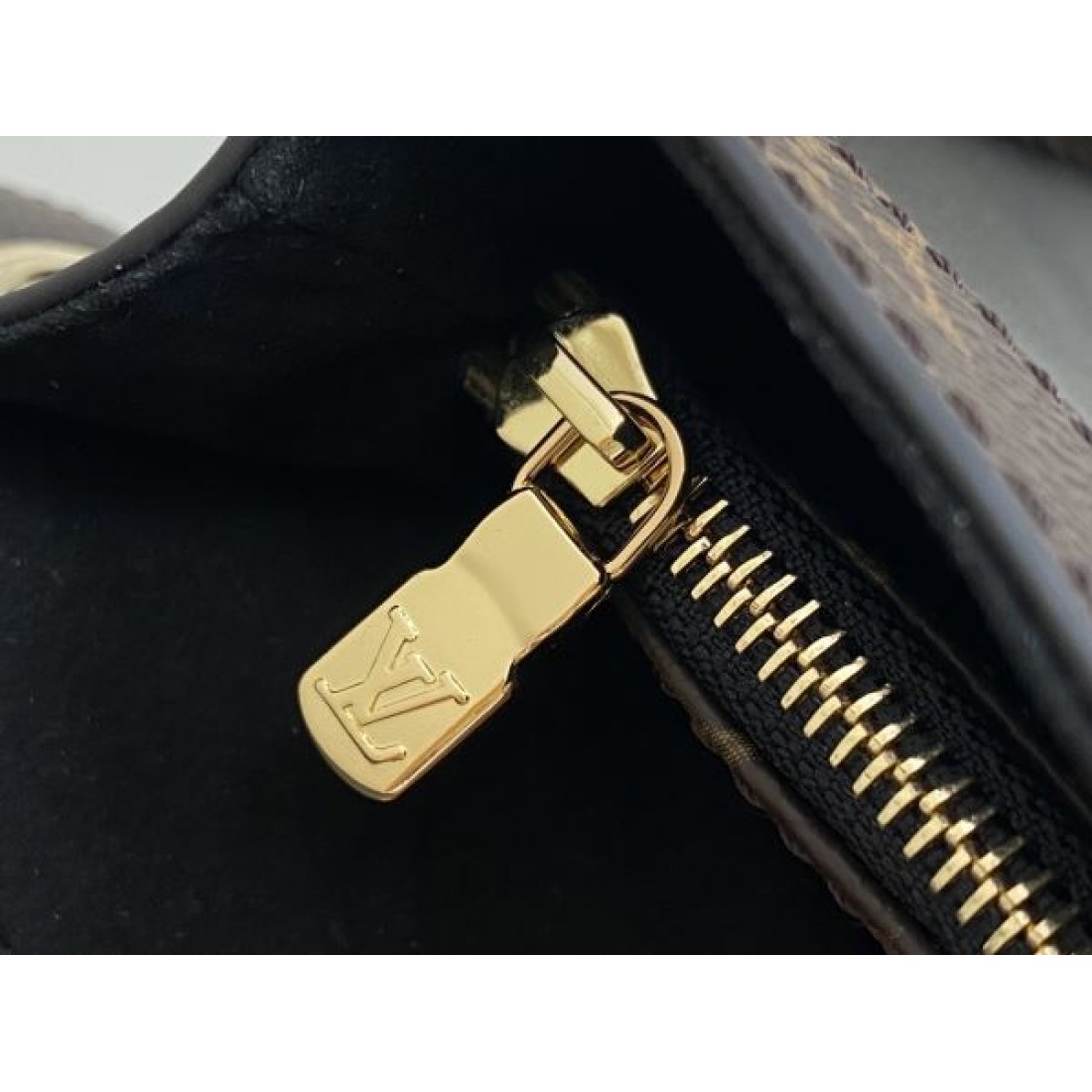 2025SS トートバッグ LOUIS VUITTON ルイヴィトン 圧倒的な高級感 - 画像 (10)