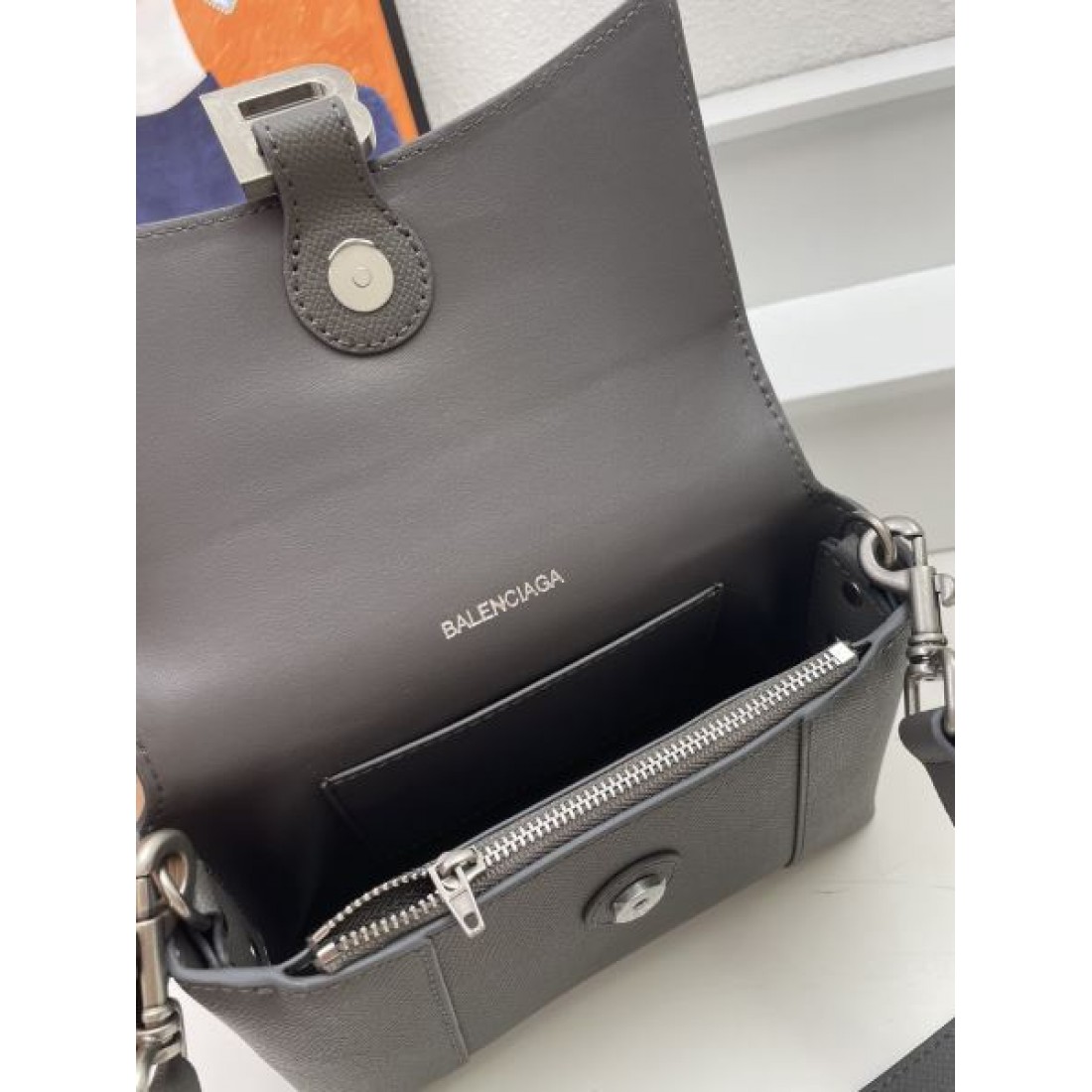 BALENCIAGA バレンシアガ 2024FW 秋冬の必需アイテム ショルダーバッグ - 画像 (7)